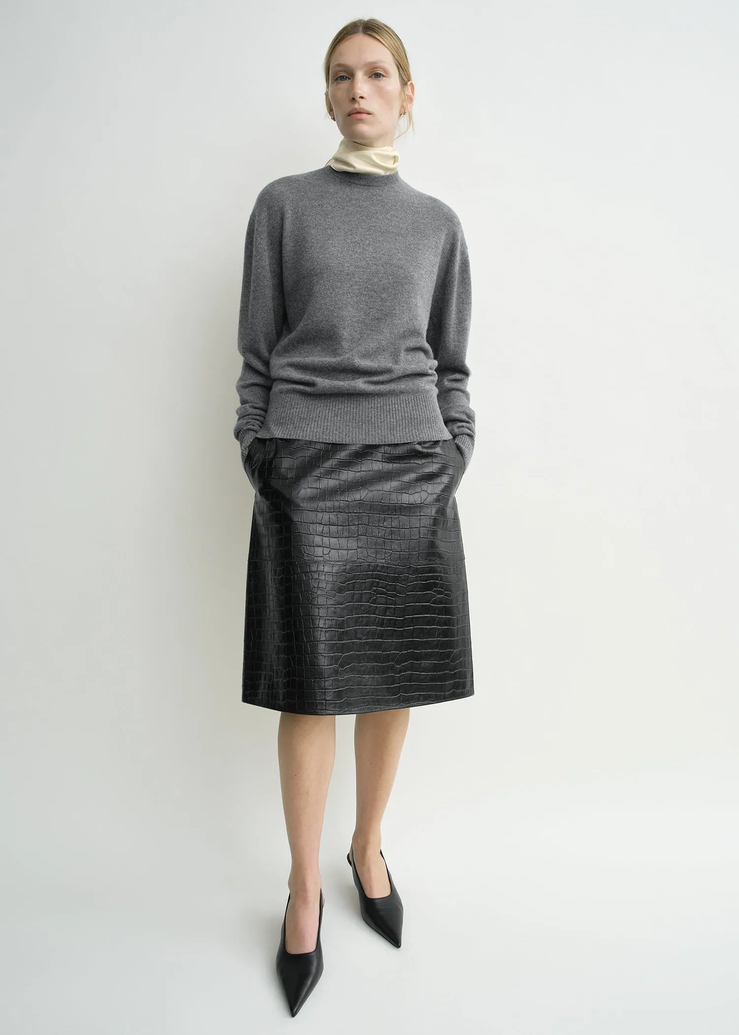 Classic cashmere crew knit mid grey sold by Toteme product image thumbnail 2