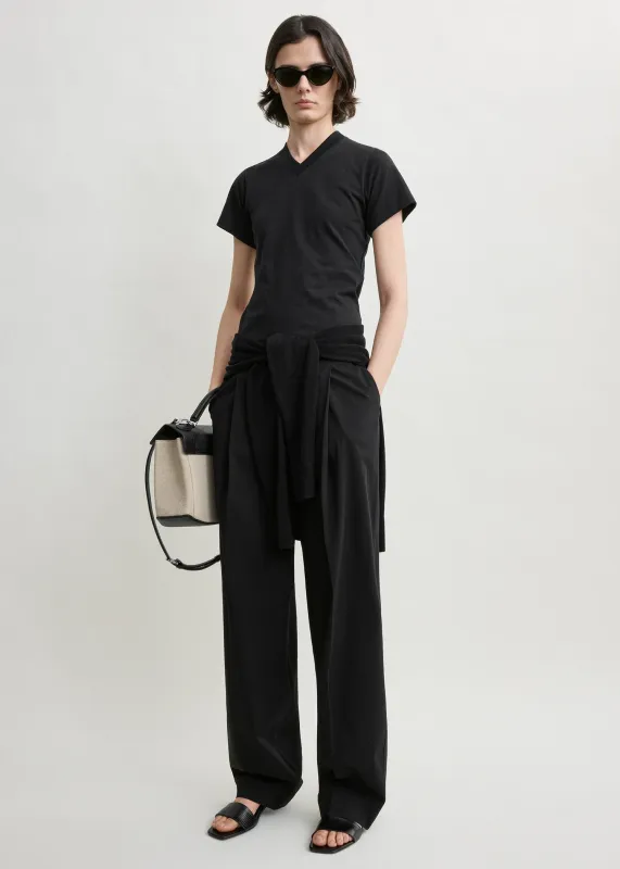 Wide-ribbed v-neck tee black made by Toteme