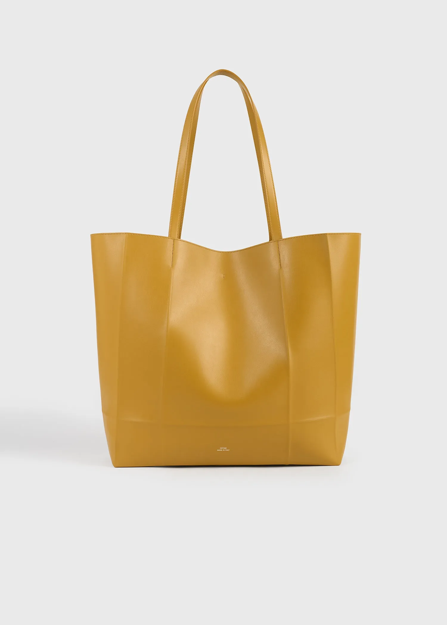 Roam leather tote manuka sold by Toteme