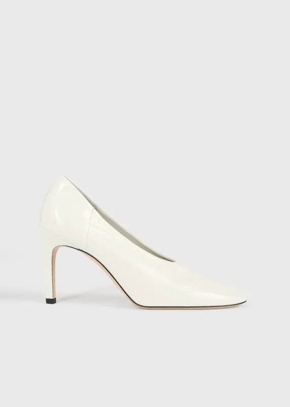 Slip naplack pumps off-white made by Toteme