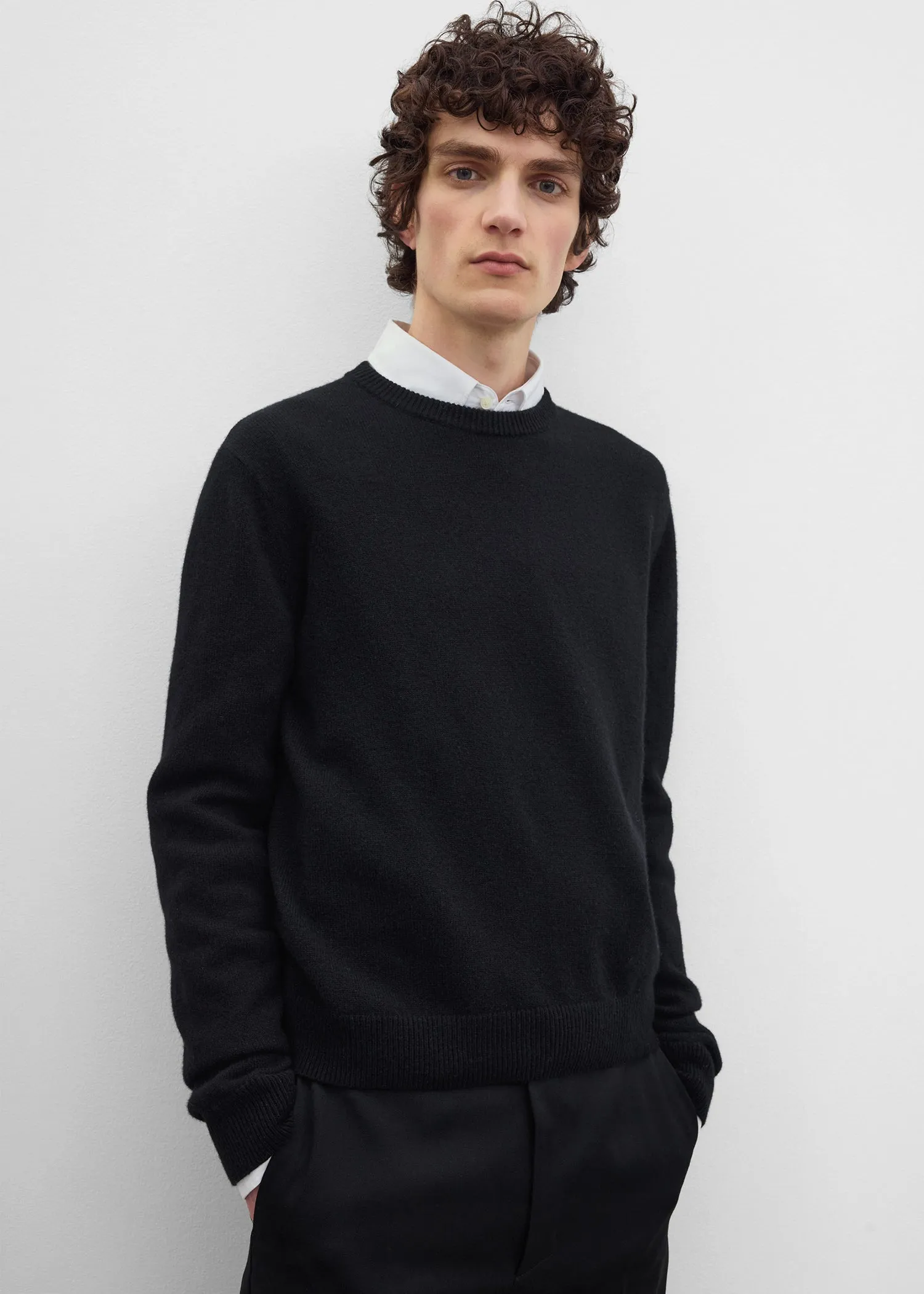 Cashmere crew black sold by Toteme