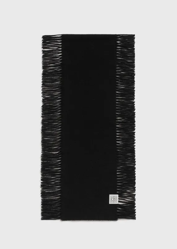 Cashmere tassel scarf black made by Toteme
