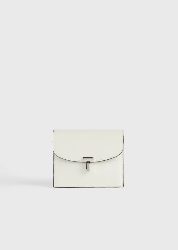 T-lock palmellato-patent cardholder off-white made by Toteme