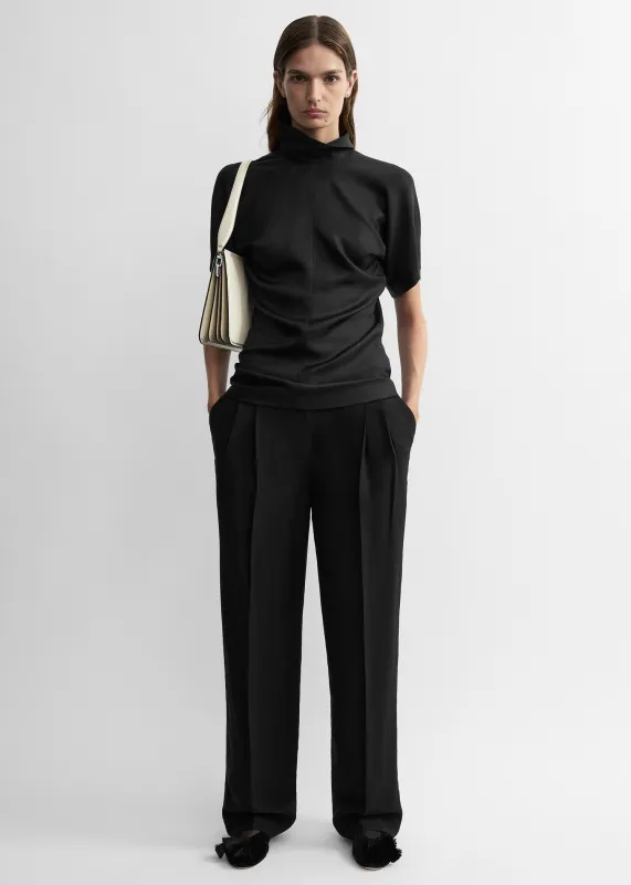 Reverse-collar slouch top black made by Toteme