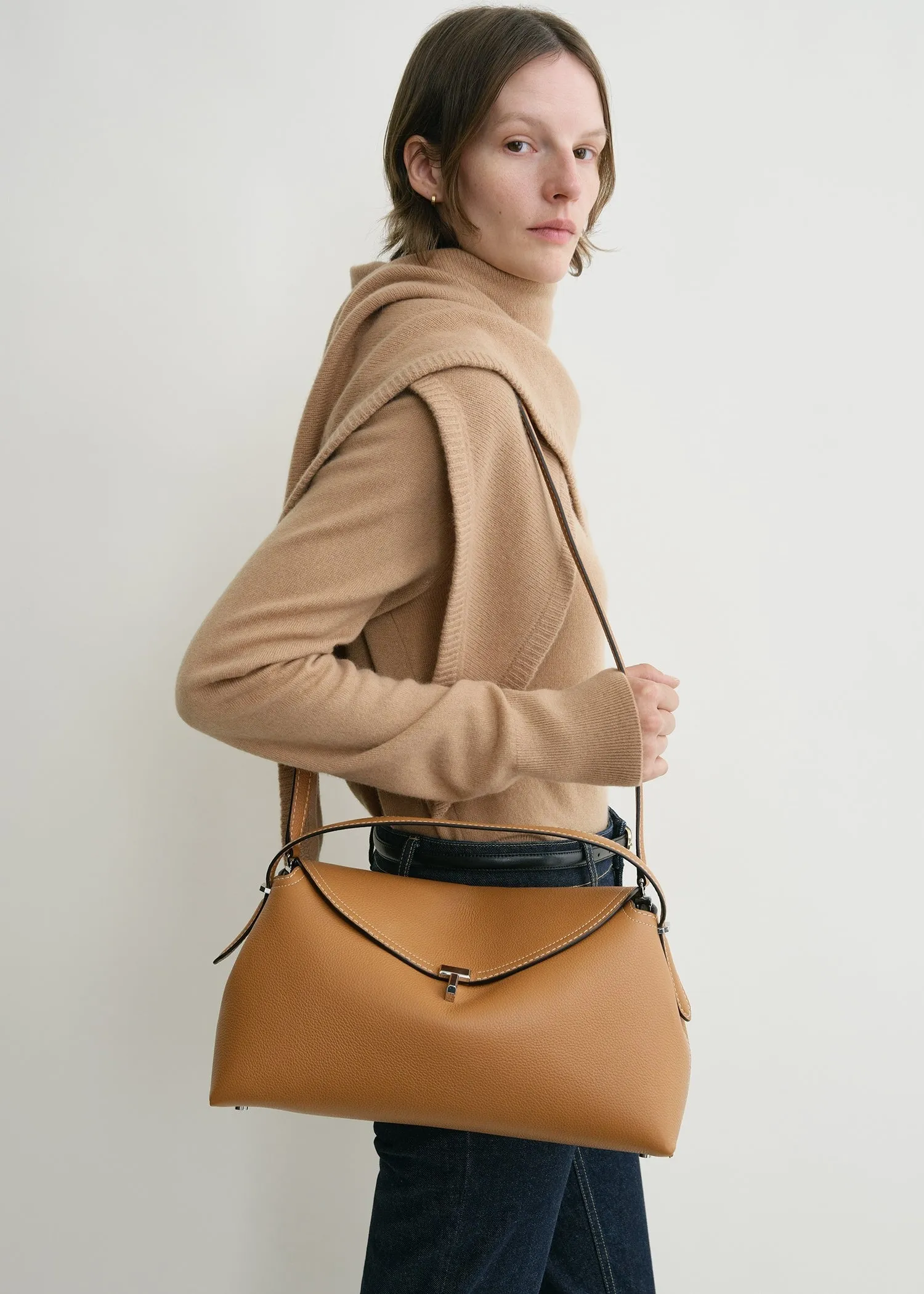 T-lock grained-leather top handle tan sold by Toteme product image thumbnail 2