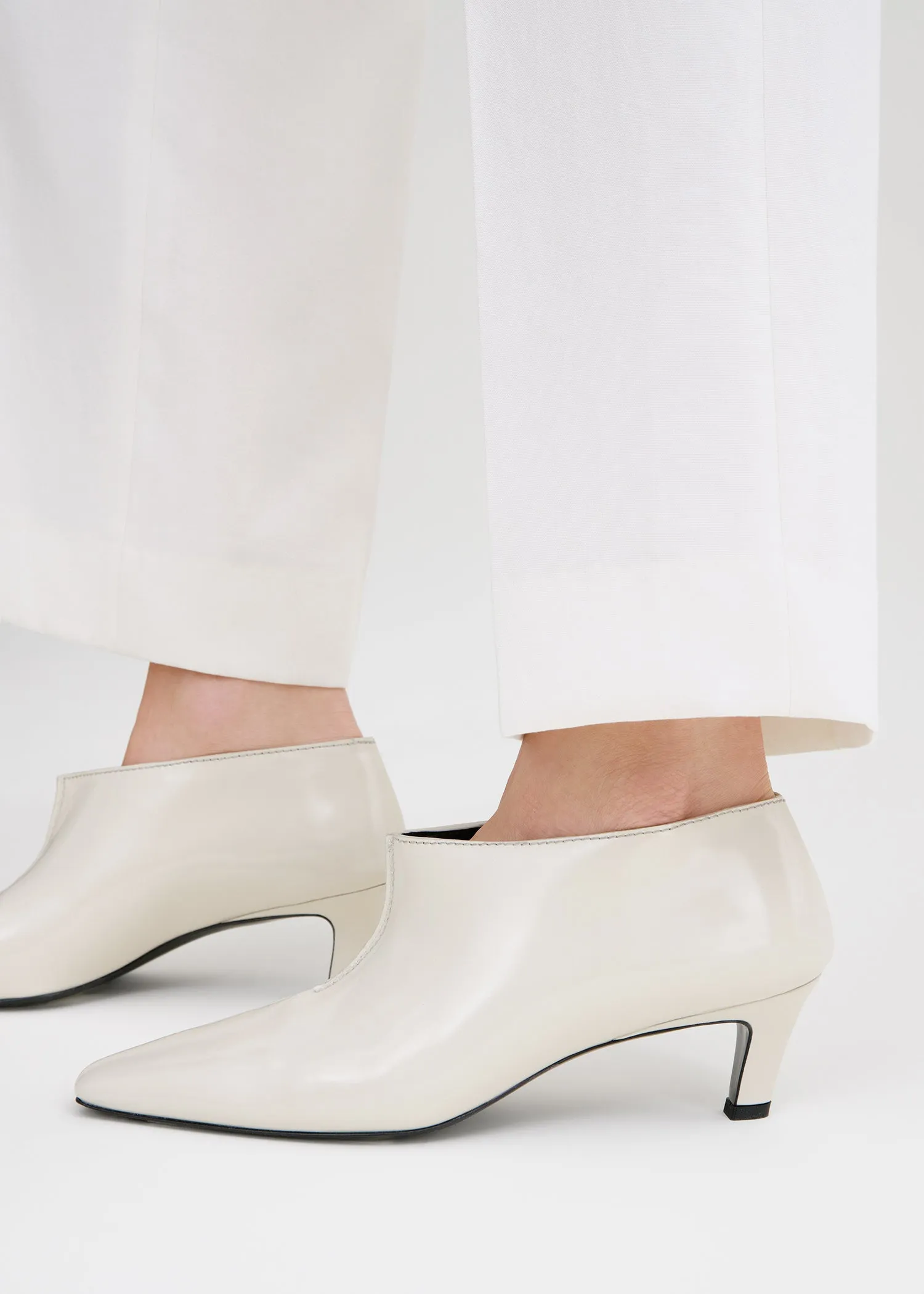 Wide shaft shoes cream sold by Toteme product image thumbnail 3