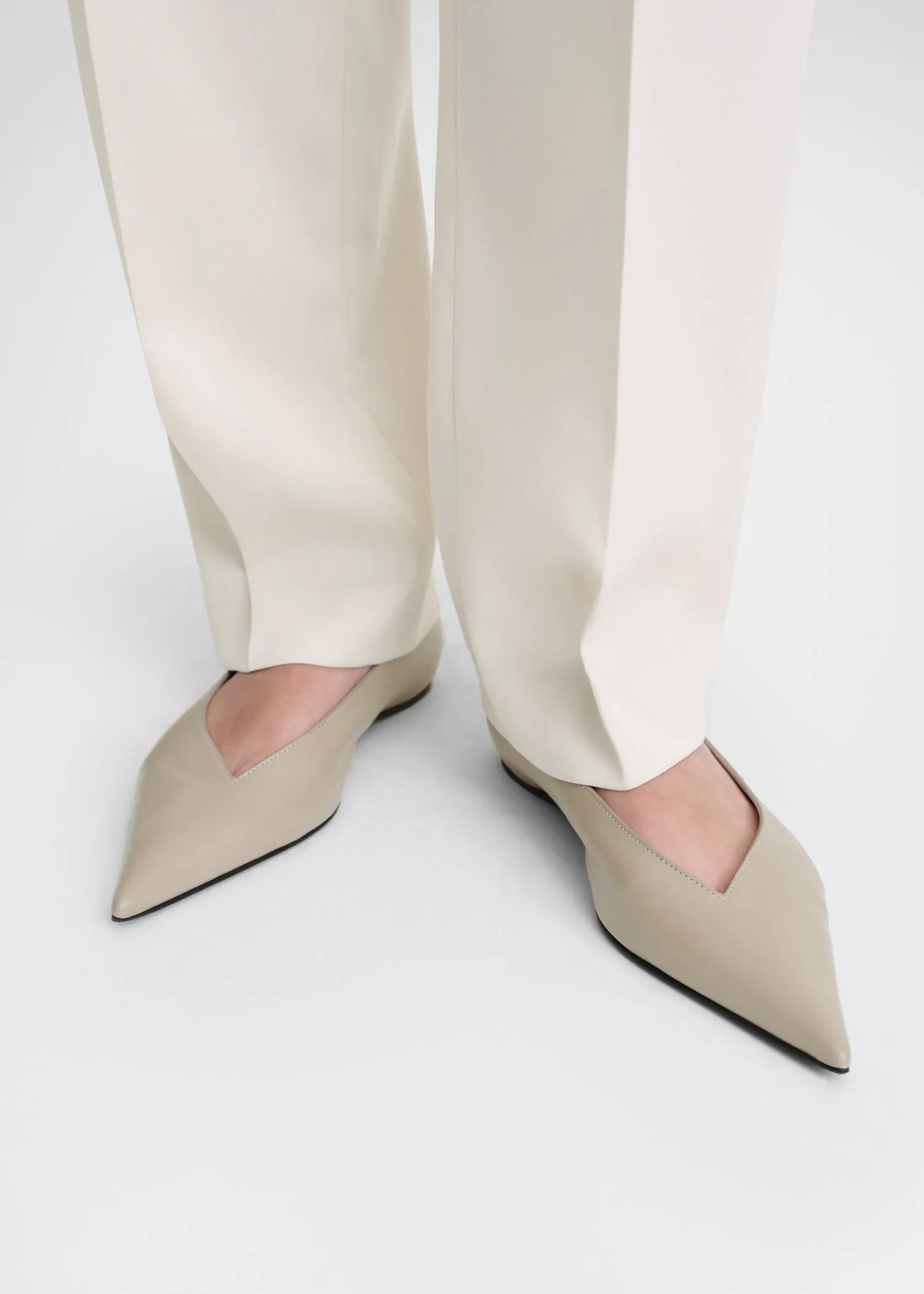 The Asymmetric Ballerina clay sold by Toteme product image thumbnail 2