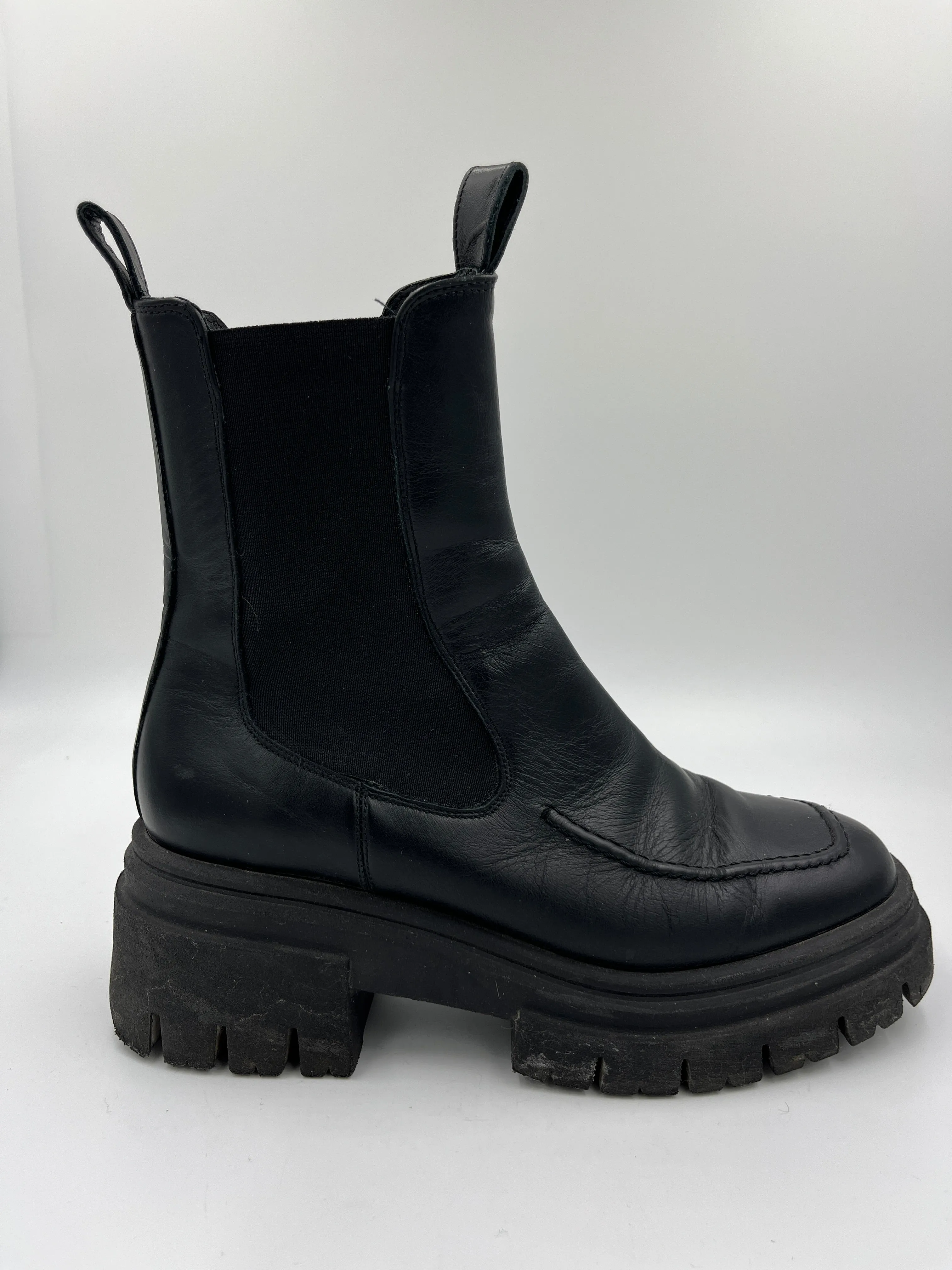 Second Hand Biella Black Boot 37 sold by Maguire Shoes product image thumbnail 2