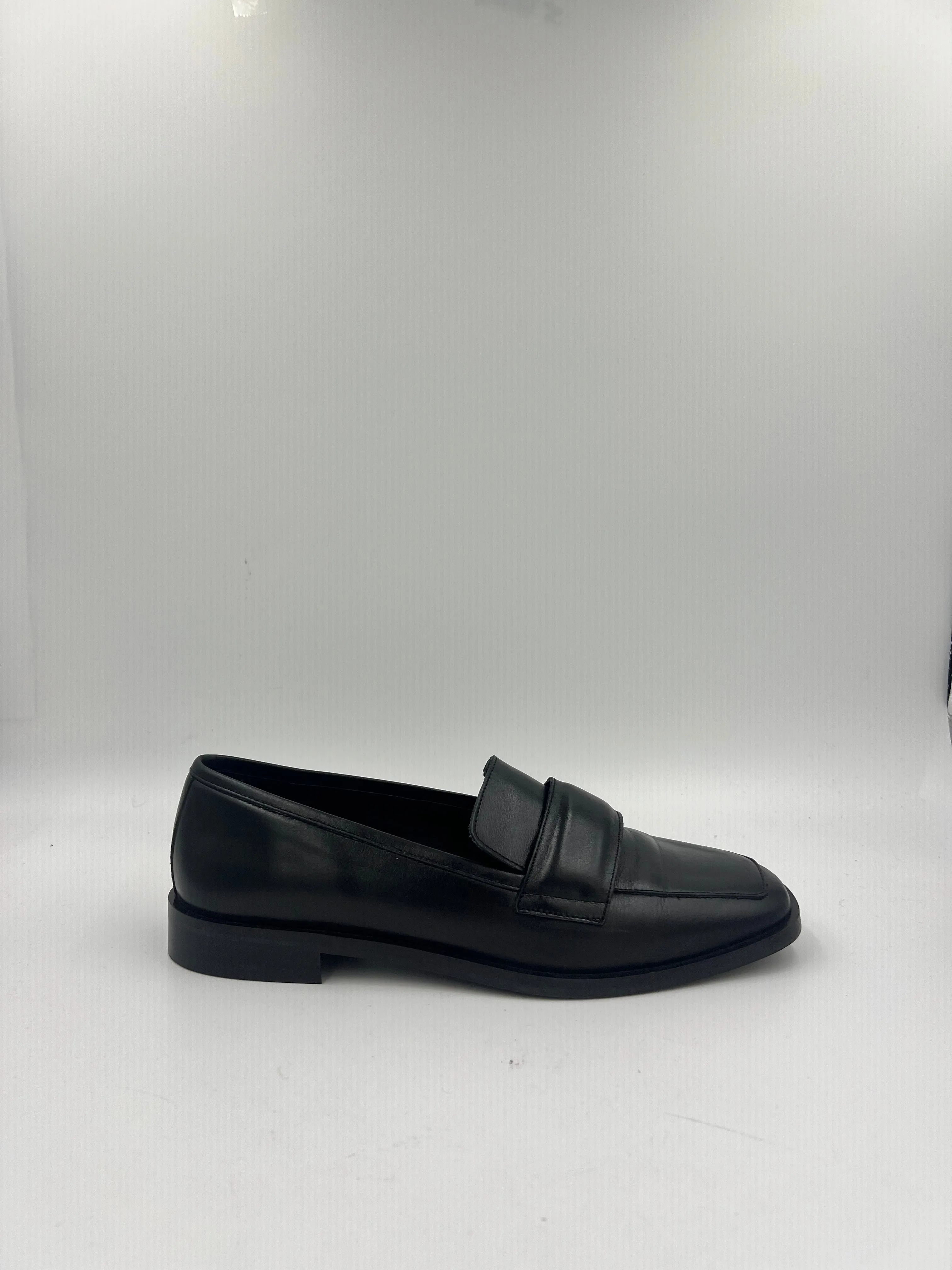 Second Hand Sada Black Loafer sold by Maguire Shoes product image thumbnail 2