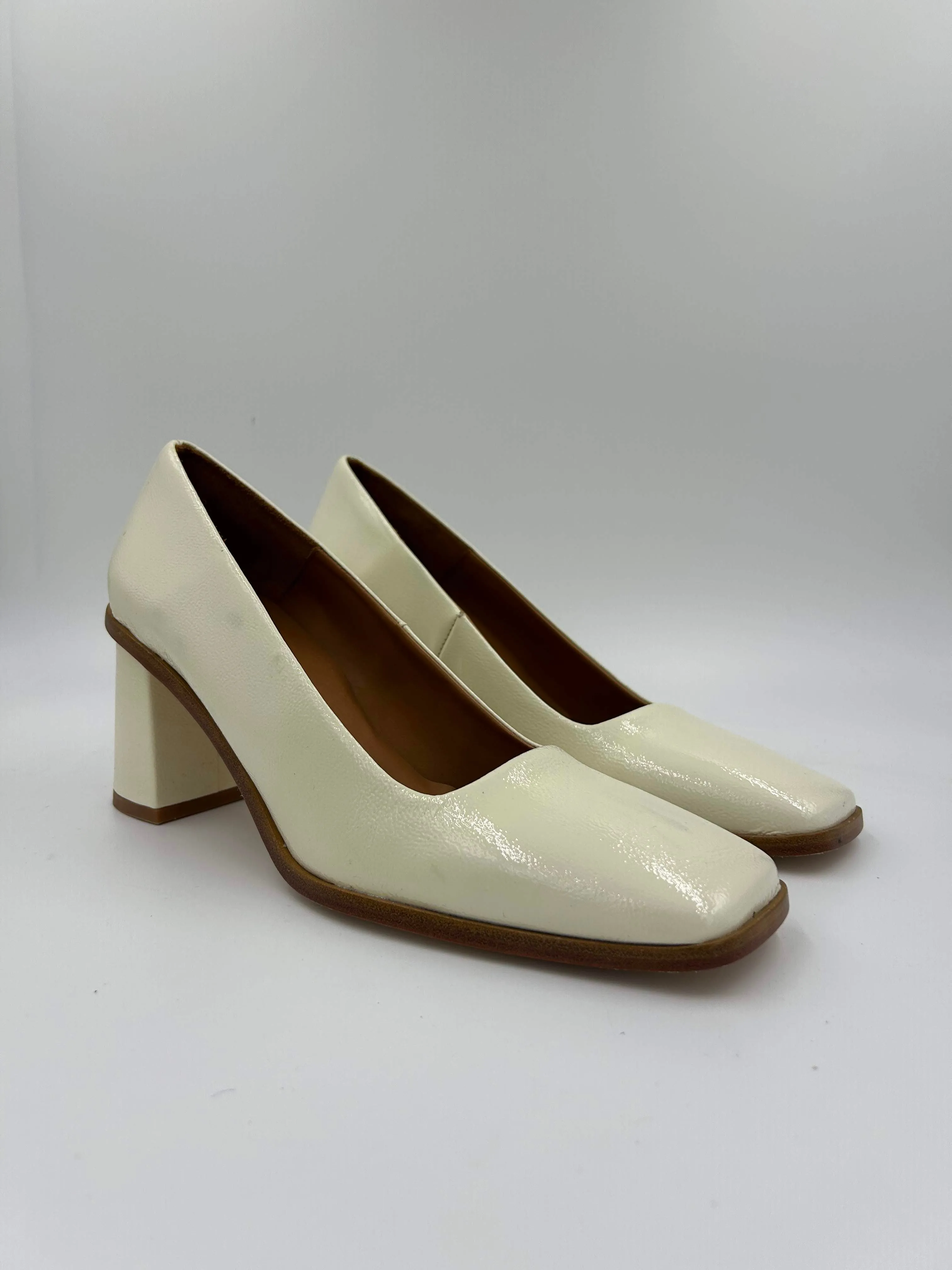 Imperfect Lugo Cream Pump 40 sold by Maguire Shoes product image thumbnail 2
