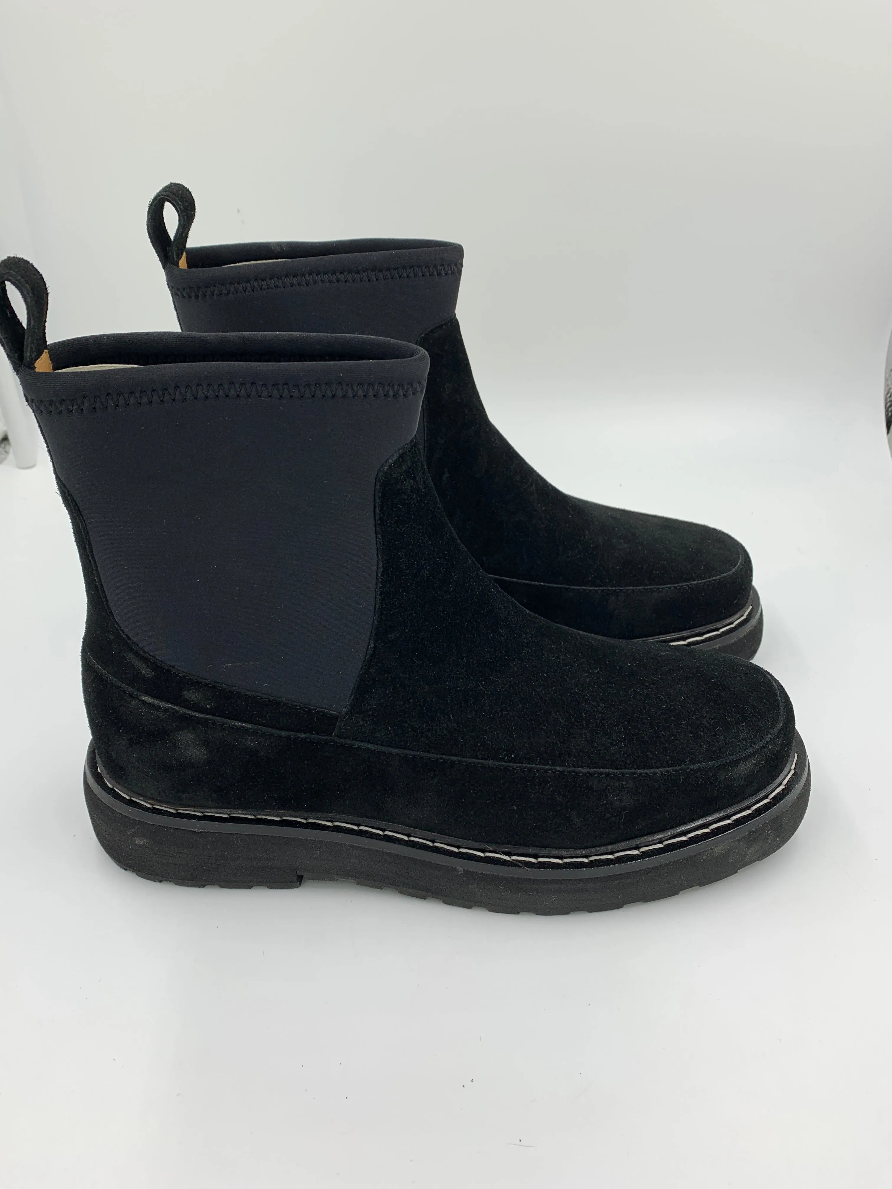 Sample Black Chelsea Boot Unlined 39 sold by Maguire Shoes