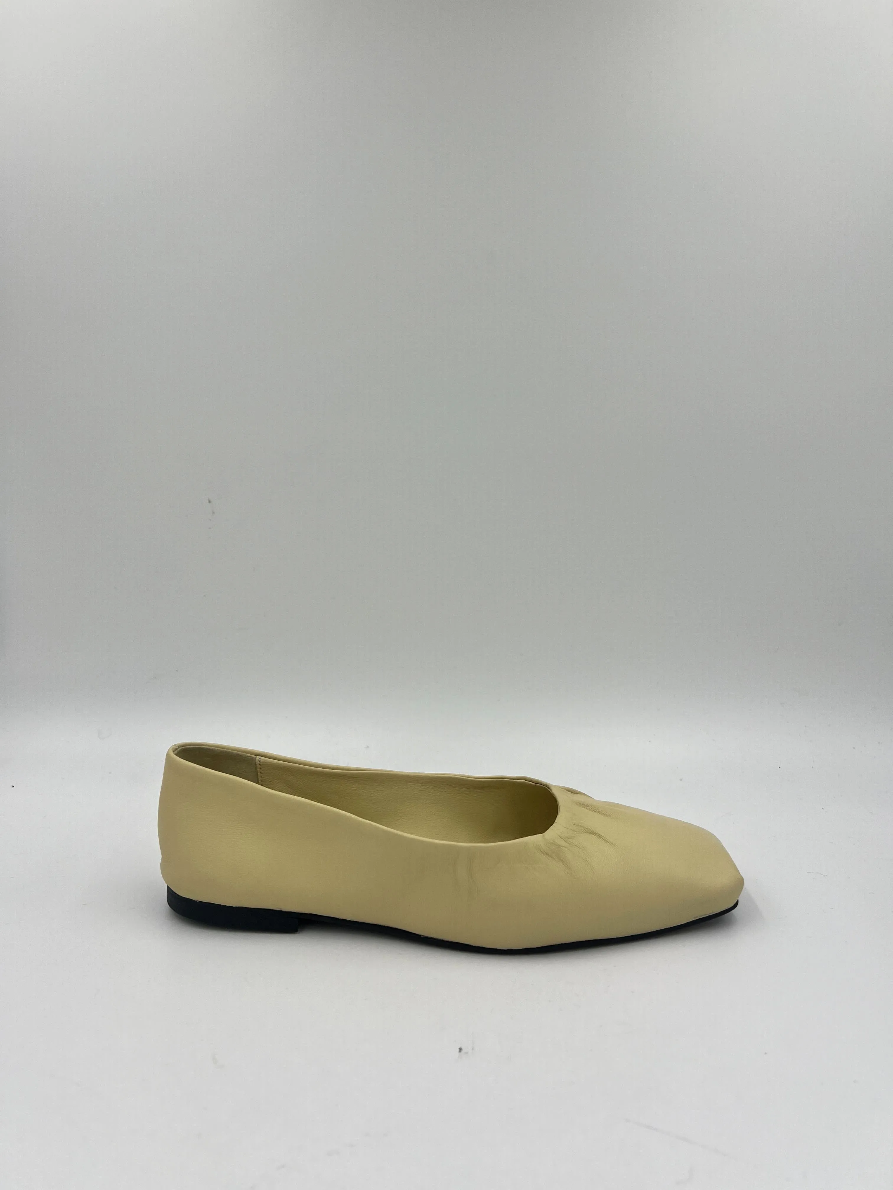 Pinoso Butter Ballerina sold by Maguire Shoes product image thumbnail 2