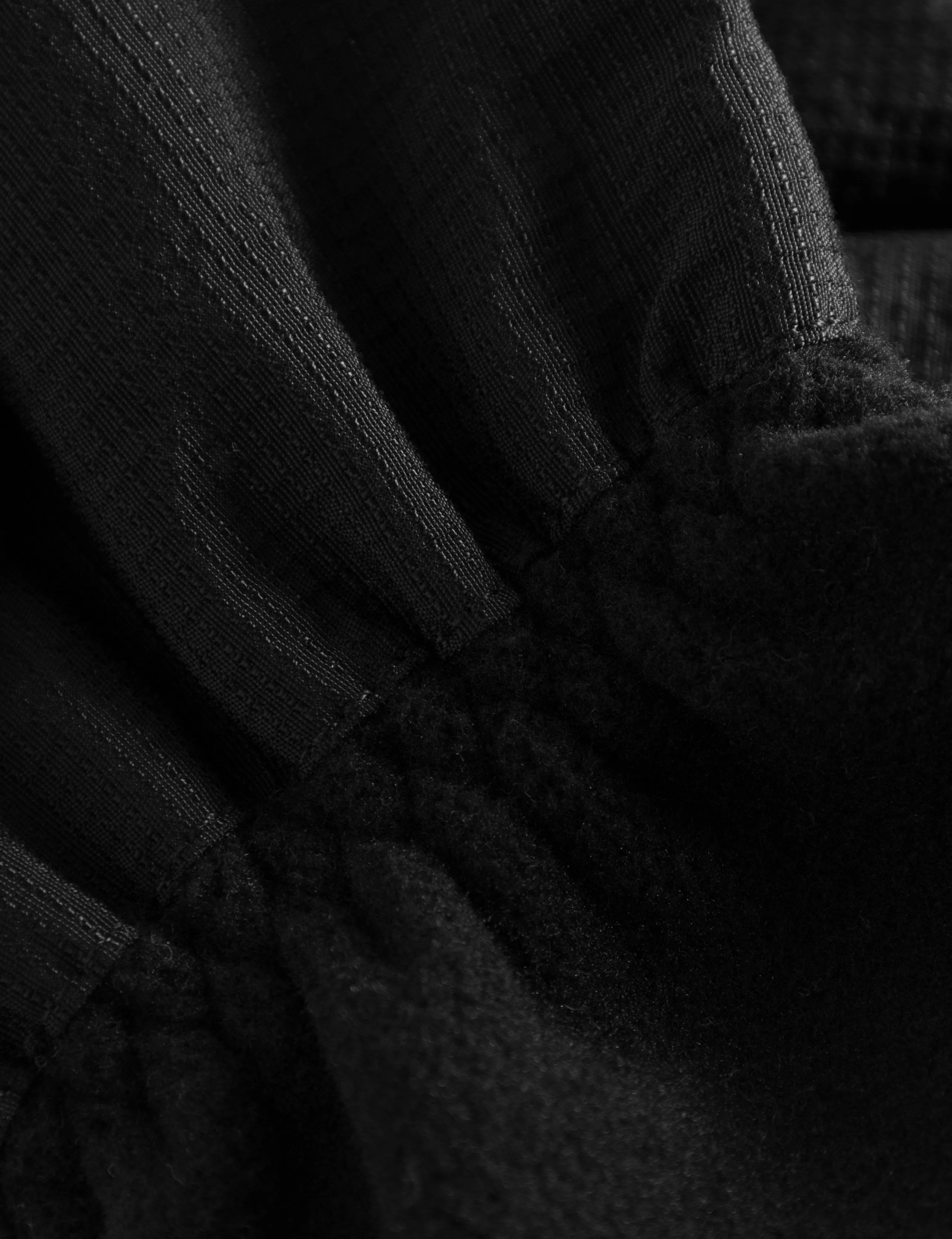 SNOWY FLEECE GLOVES - BLACK sold by Foret product image thumbnail 4