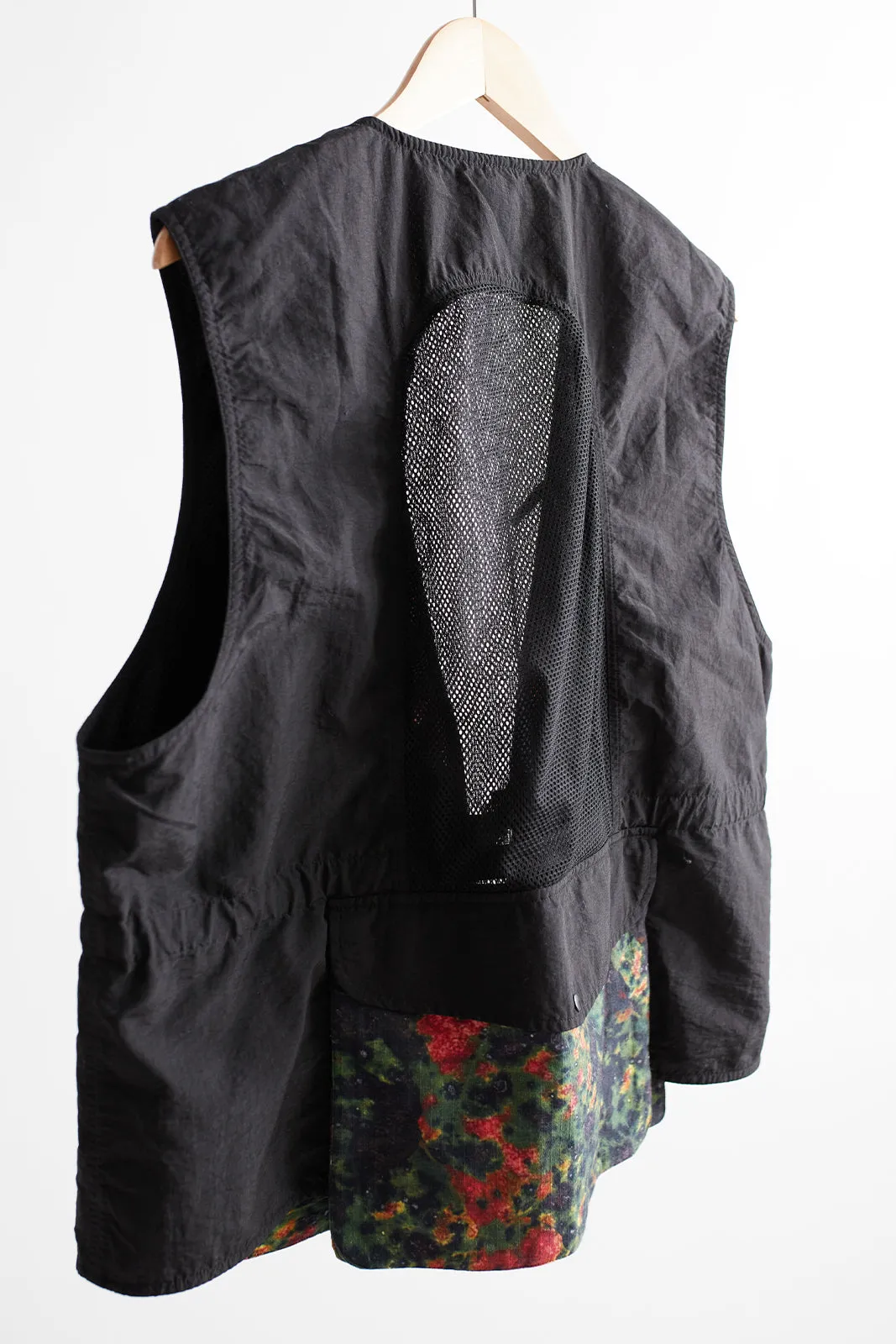 18 EAST | BODEGA REDSTONE TACTICAL VEST - BLACK NYLON TASLAN / LEAF PRINTED RIPSTOP sold by 18 East product image thumbnail 4