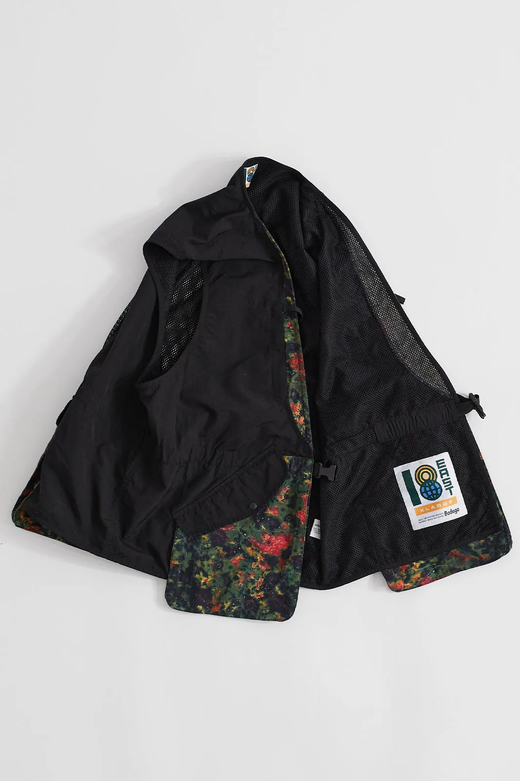 18 EAST | BODEGA REDSTONE TACTICAL VEST - BLACK NYLON TASLAN / LEAF PRINTED RIPSTOP sold by 18 East product image thumbnail 2
