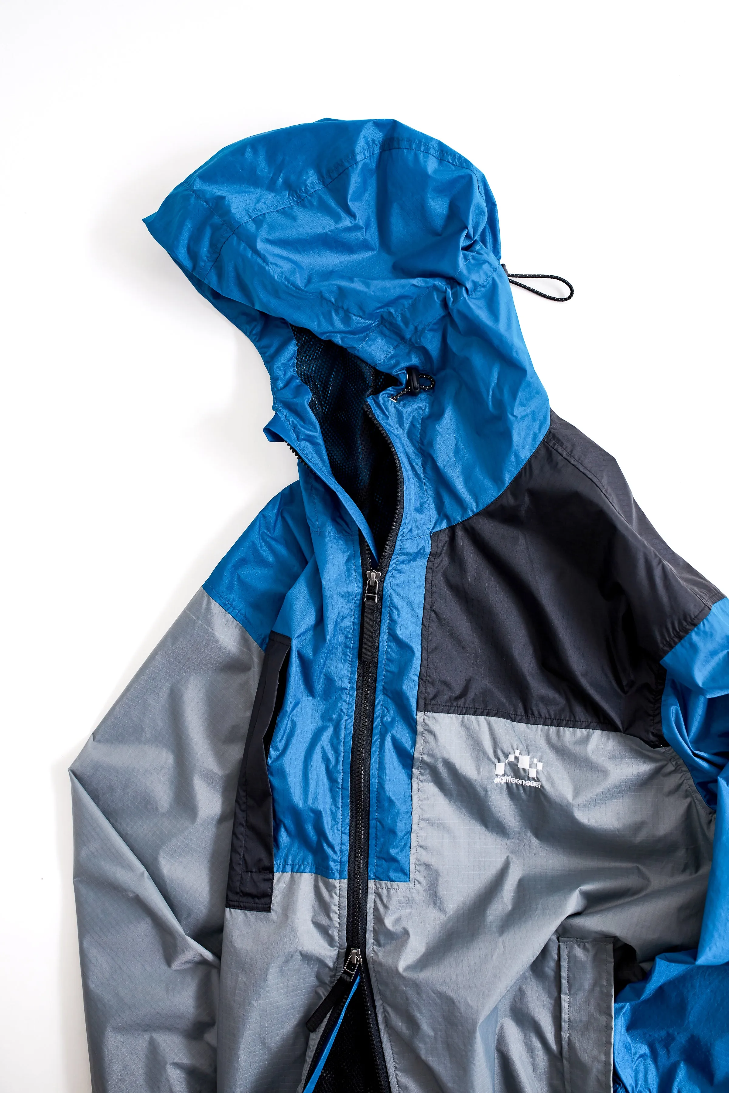 NOTCH PATCHWORK HOODED WINDBREAKER - SILVER / AZURE / BLACK NYLON RIPSTOP sold by 18 East product image thumbnail 4