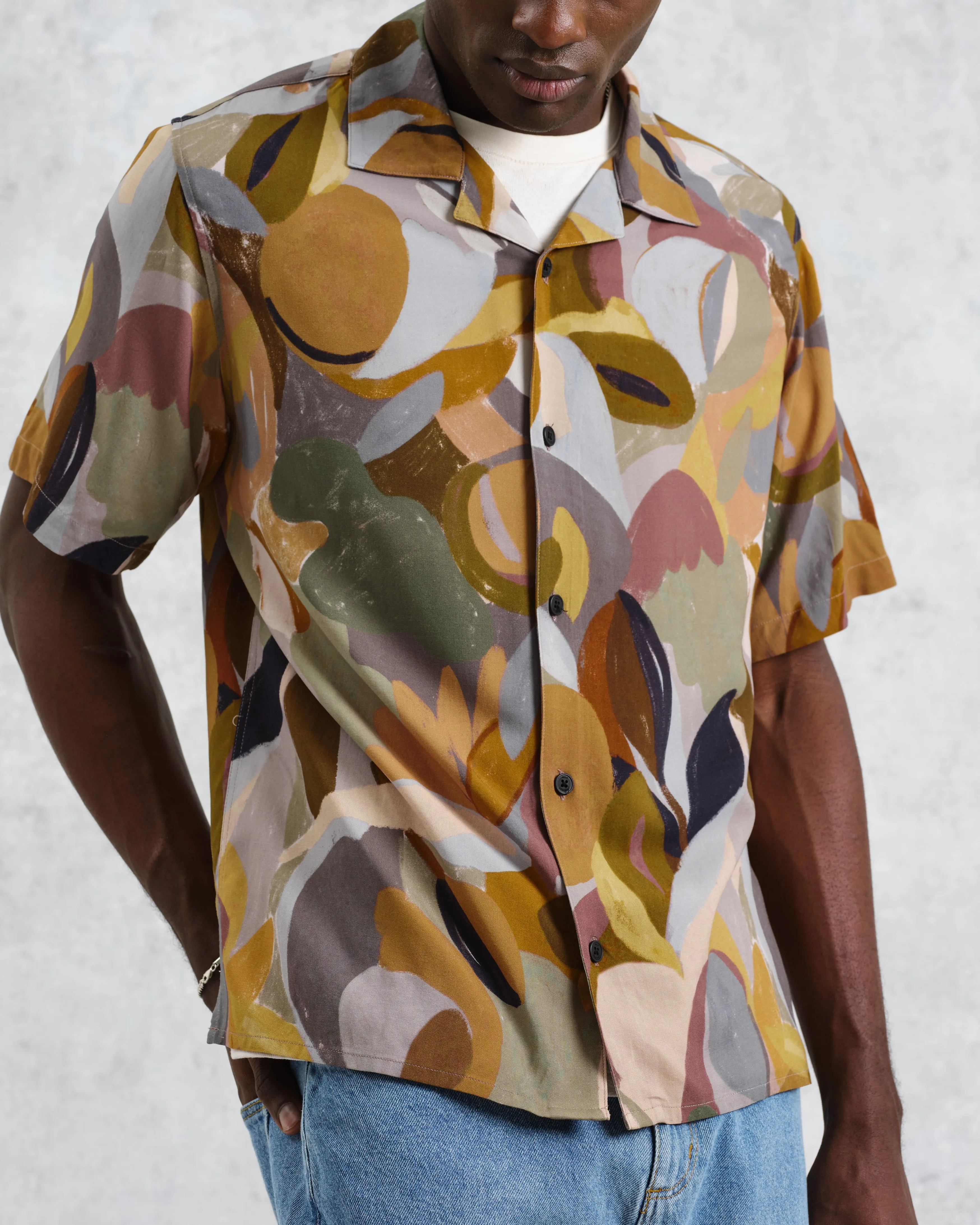 Didcot - Multicolour Meadow Print Short Sleeve Shirt sold by Wax London product image thumbnail 3