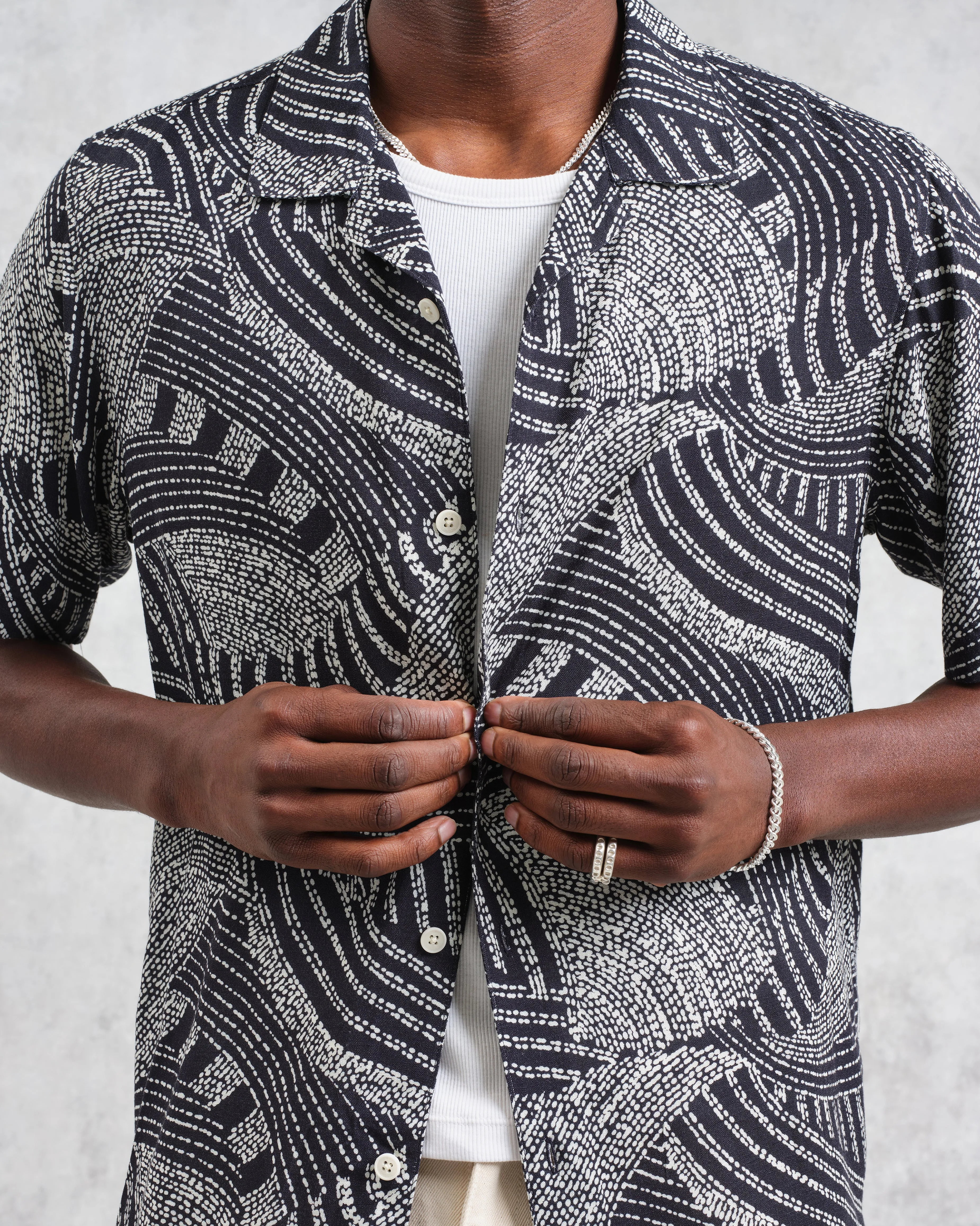 Didcot - Navy And Ecru Abstract Print Short-Sleeve Shirt sold by Wax London product image thumbnail 3