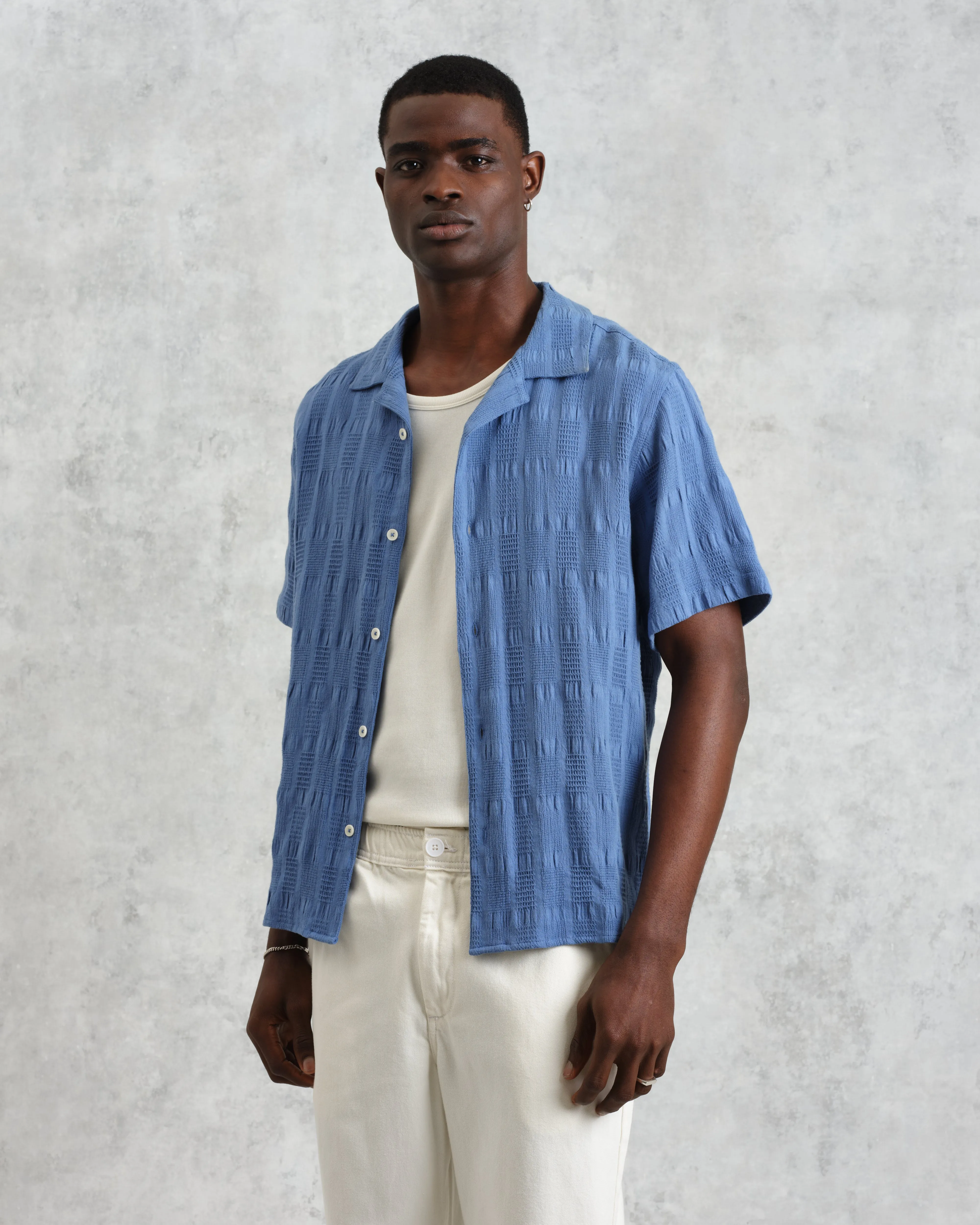 Didcot - Mid-Blue Waffle Seersucker Cotton Short-Sleeve Shirt sold by Wax London product image thumbnail 3