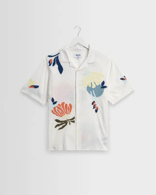Didcot - Ecru And Multicolour Flower Embroidered Short-Sleeve Shirt made by Wax London
