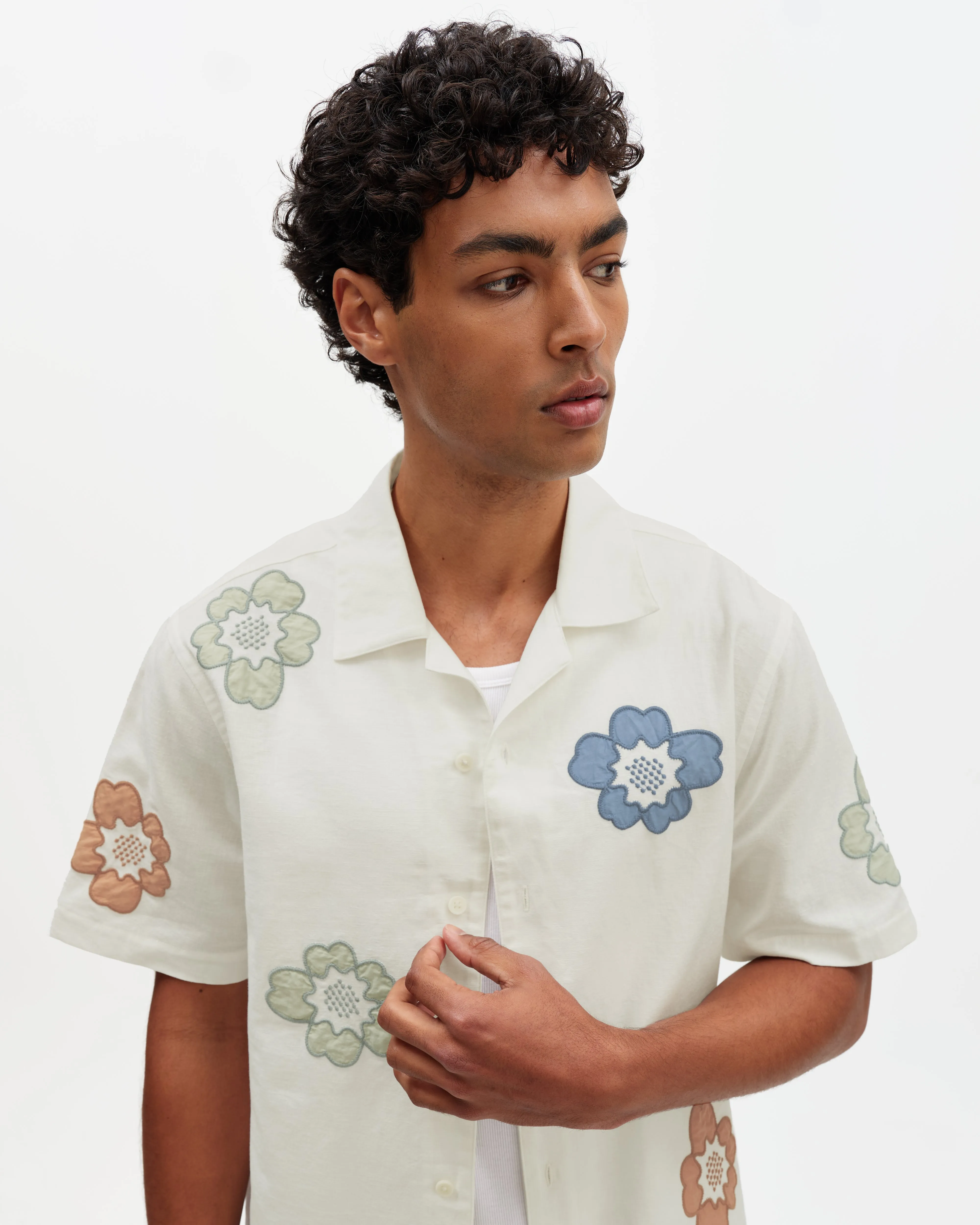 Didcot - Ecru And Multicolour Floral Applique Short-Sleeve Shirt sold by Wax London product image thumbnail 3