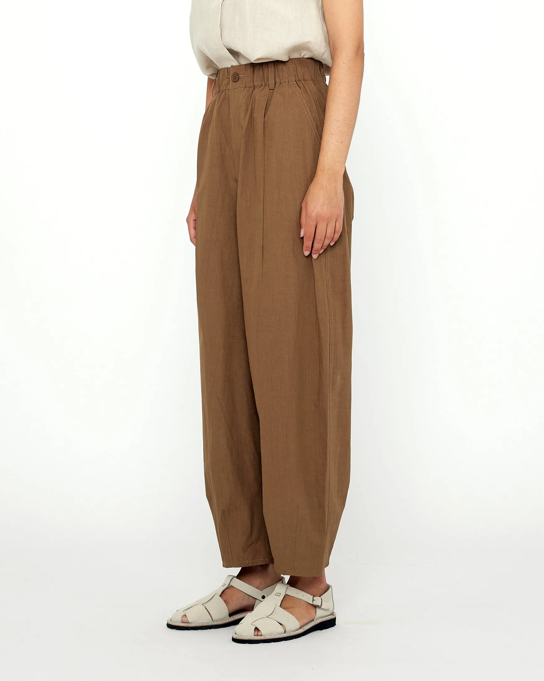 Papery Elastic Lantern Trouser - SS24 - Brown sold by 7115 by Szeki product image thumbnail 2