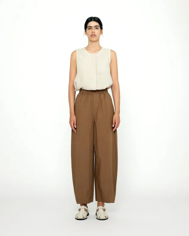 Papery Elastic Lantern Trouser - SS24 - Brown made by 7115 by Szeki