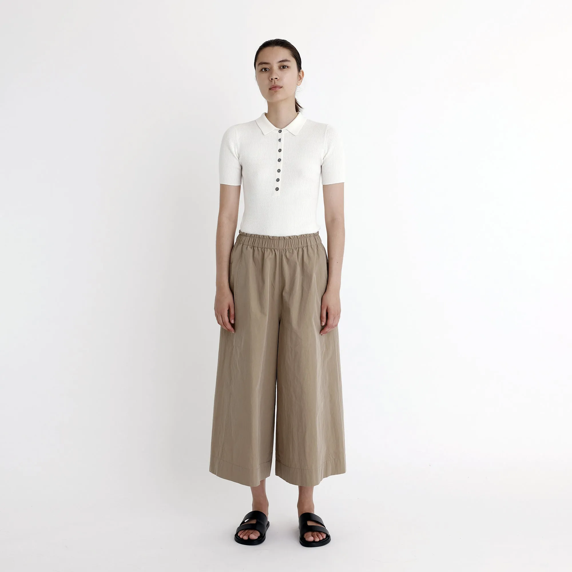 Elastic Culottes - SS23 - Tan sold by 7115 by Szeki product image thumbnail 4