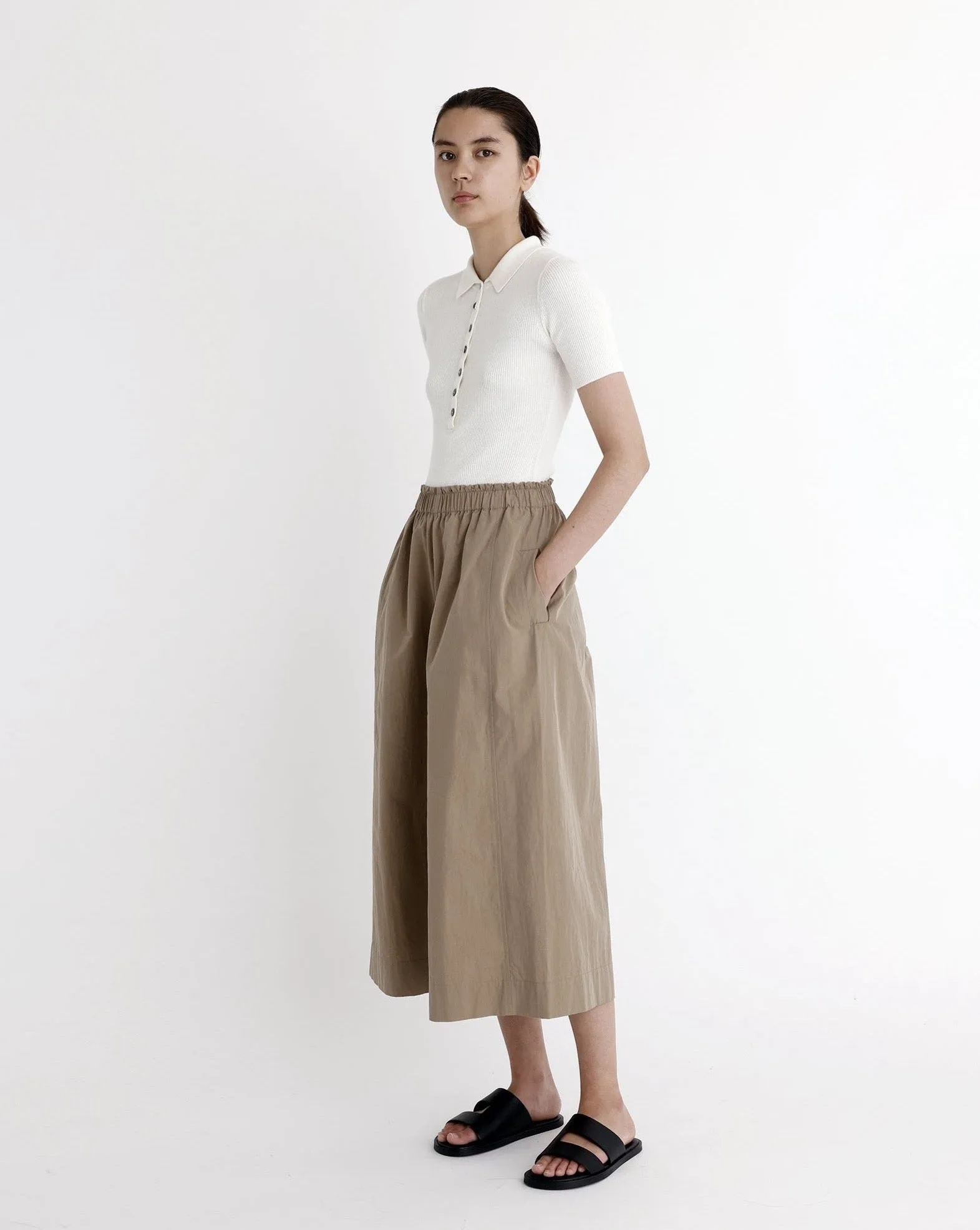 Elastic Culottes - SS23 - Tan sold by 7115 by Szeki