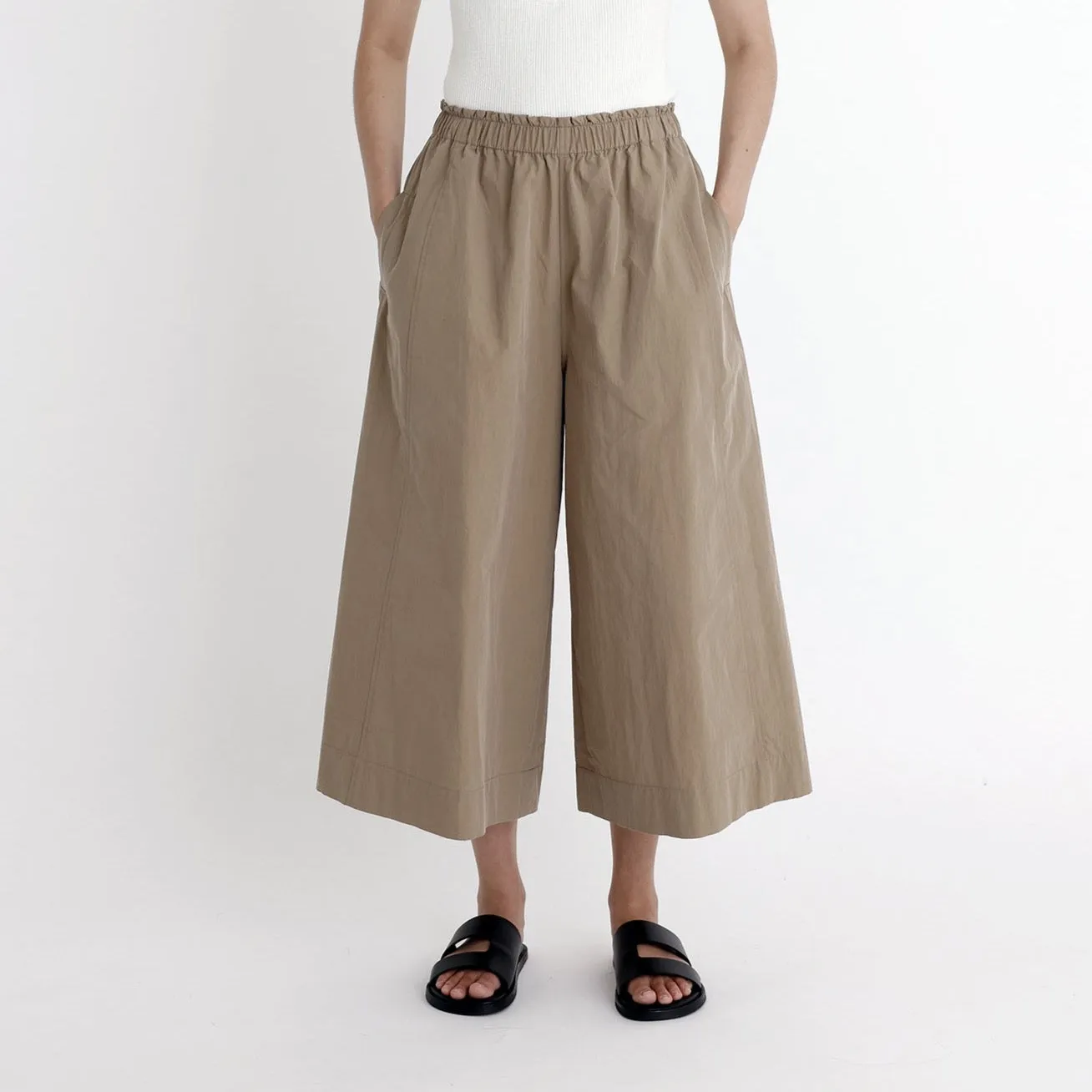 Elastic Culottes - SS23 - Tan sold by 7115 by Szeki product image thumbnail 3