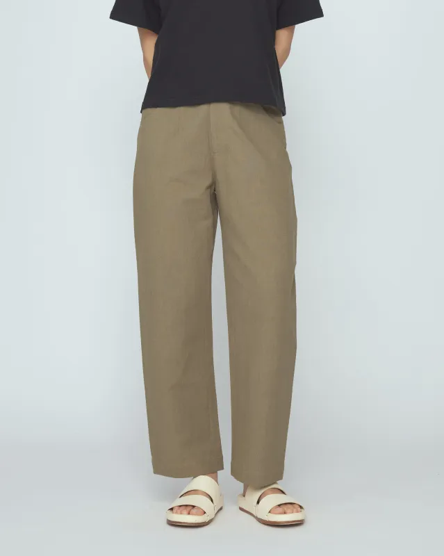 Signature Curve Legged Trouser - Canvas Edition - Moss Brown made by 7115 by Szeki