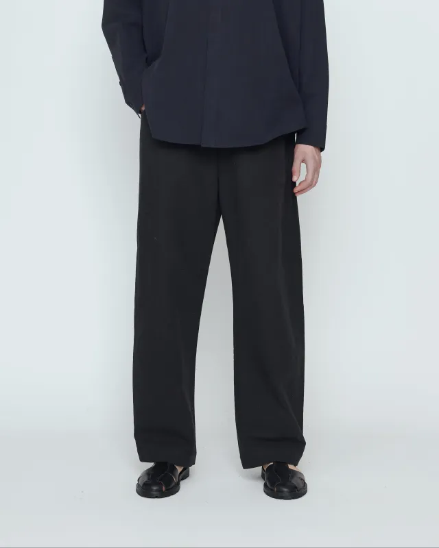 Signature Curve Legged Trouser - Canvas Edition - Black made by 7115 by Szeki