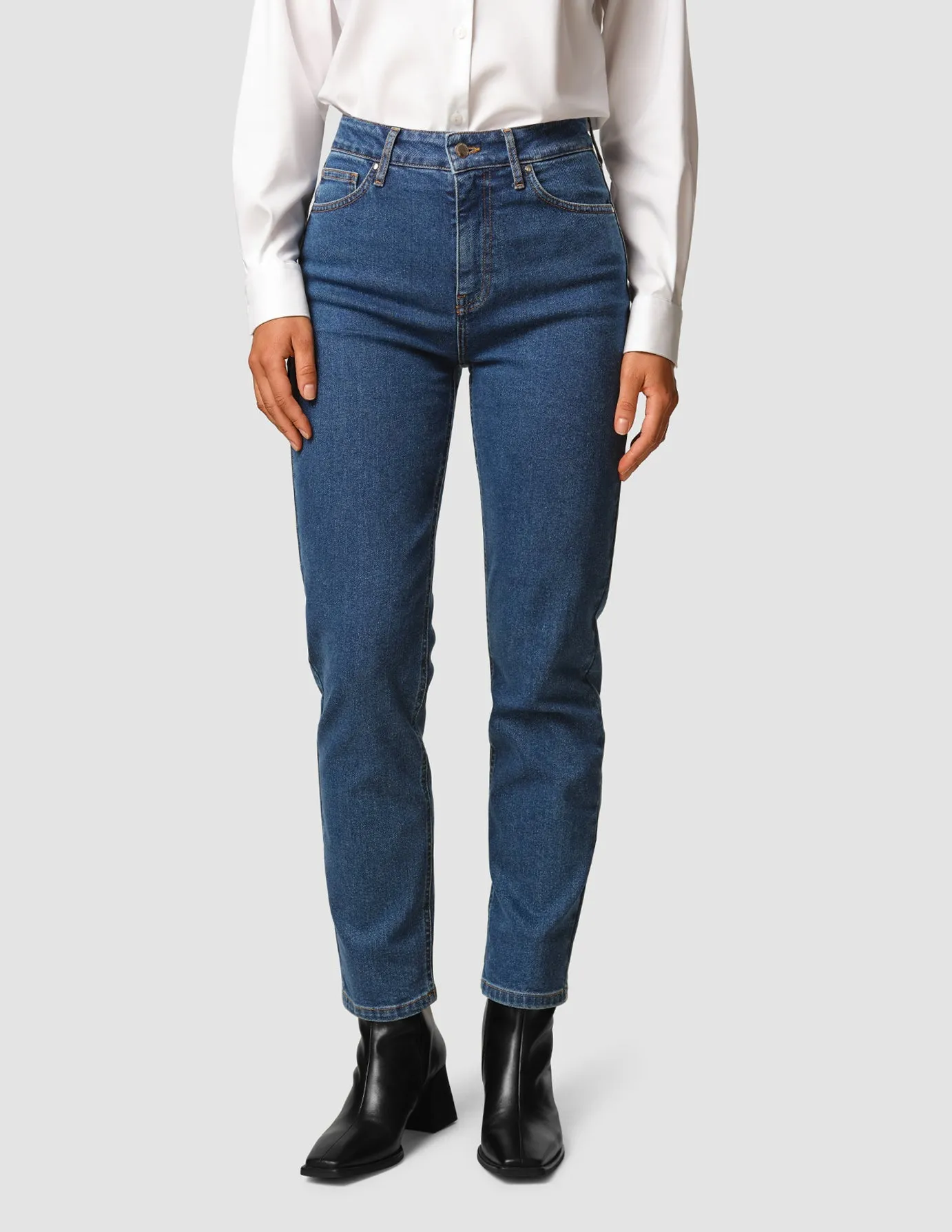 Jeans Tapered Medium Blue sold by Shaping New Tomorrow