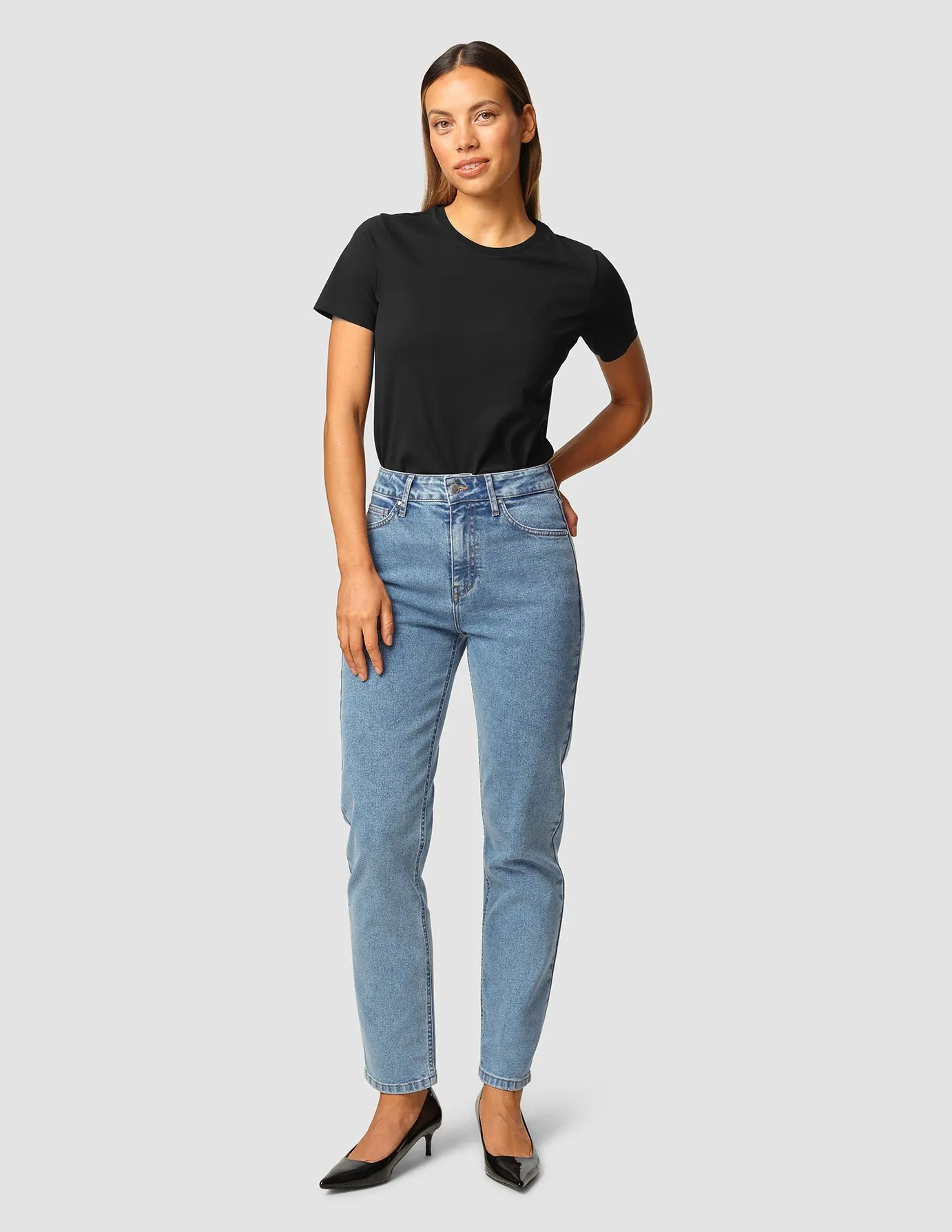 Jeans Tapered Snow Blue Wash sold by Shaping New Tomorrow product image thumbnail 2