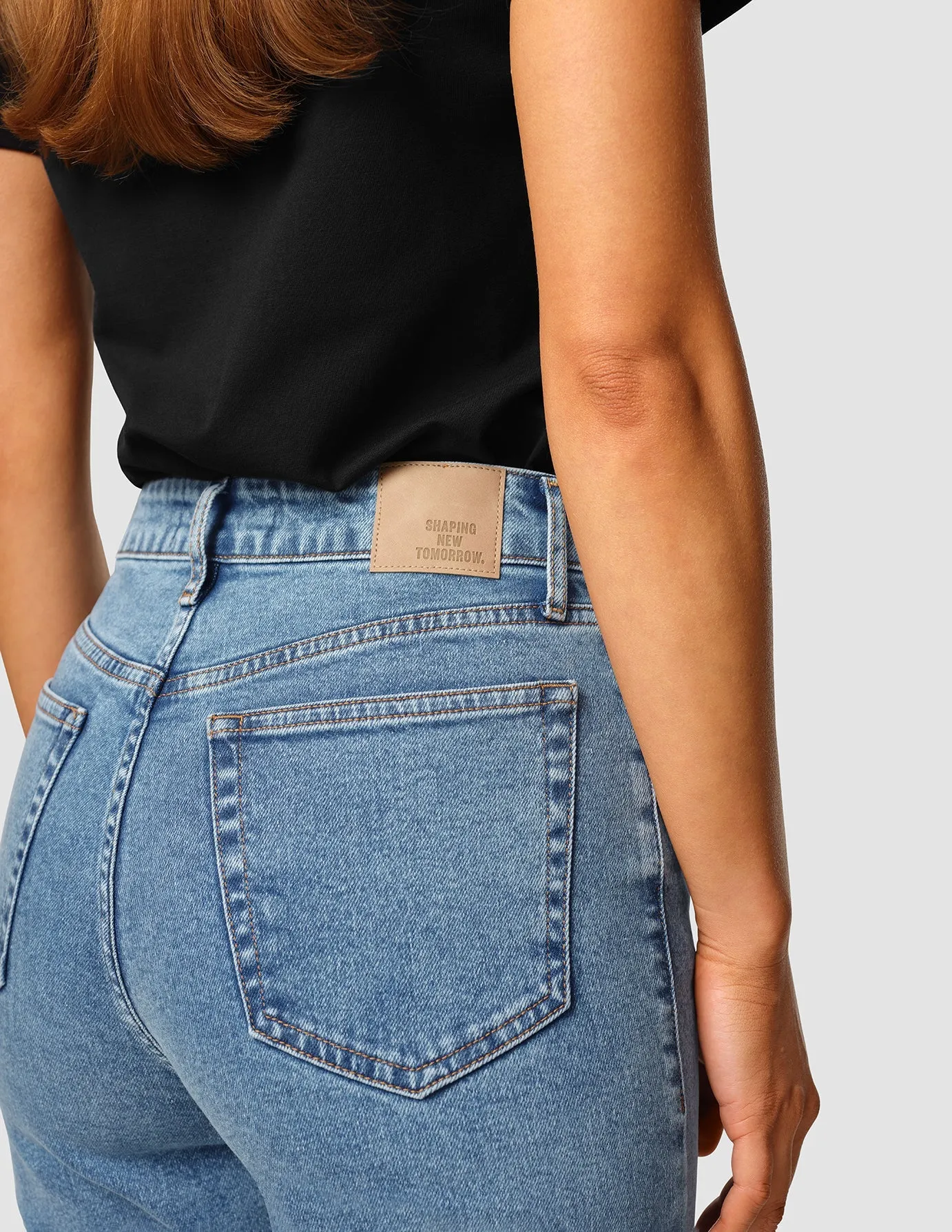 Jeans Tapered Snow Blue Wash sold by Shaping New Tomorrow product image thumbnail 5