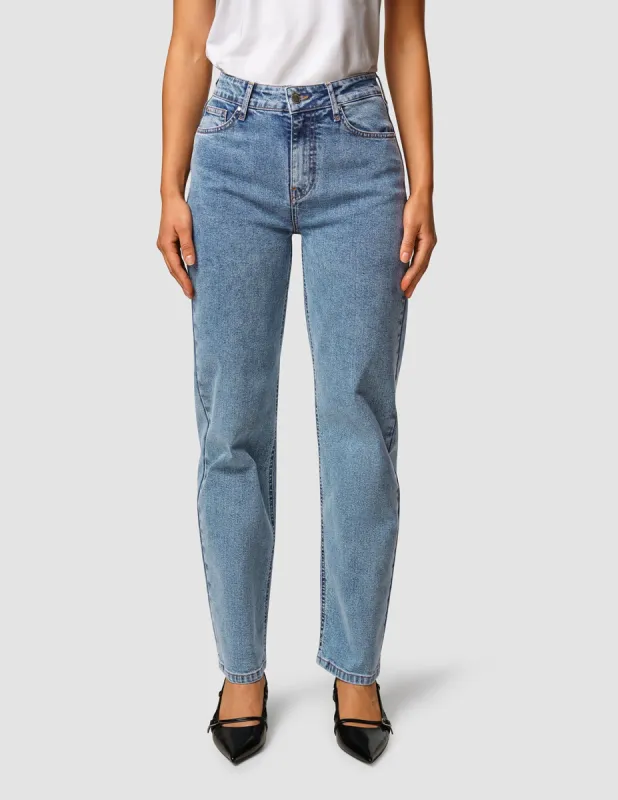 Jeans Straight Snow Blue Wash sold by Shaping New Tomorrow