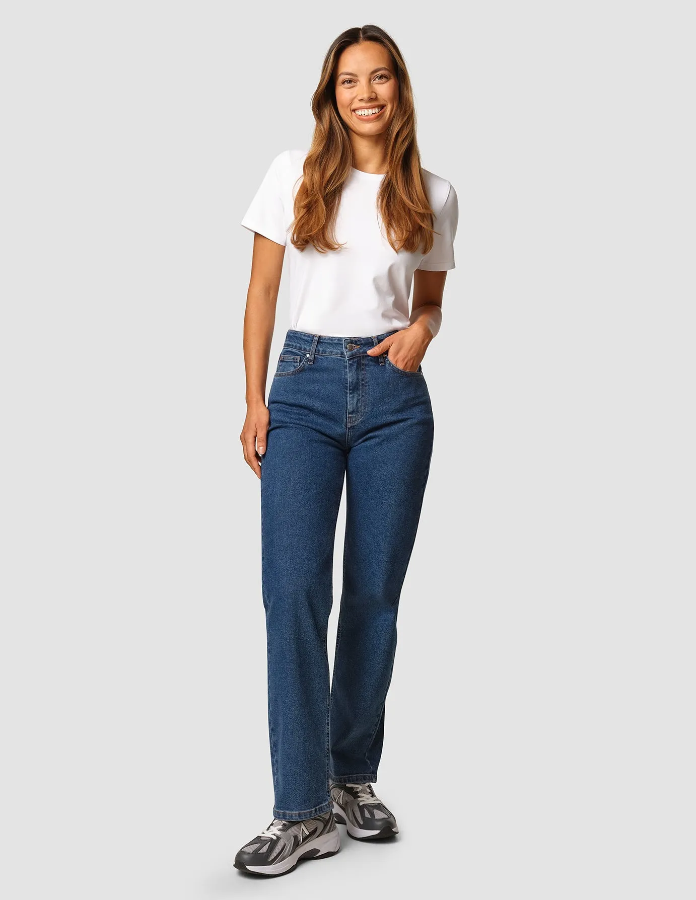 Jeans Straight Fit Medium Blue sold by Shaping New Tomorrow product image thumbnail 2
