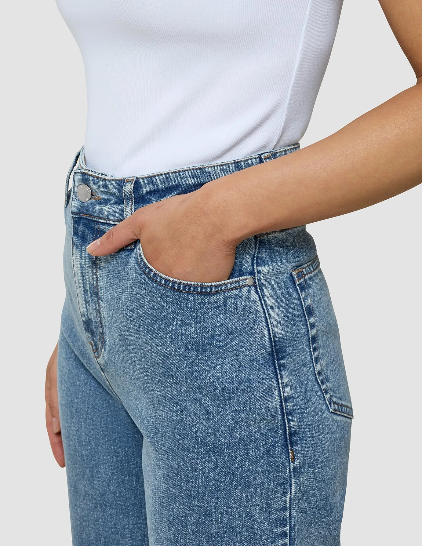 Women's Classic Jeans Relaxed Fit Snow Blue Wash sold by Shaping New Tomorrow product image thumbnail 4