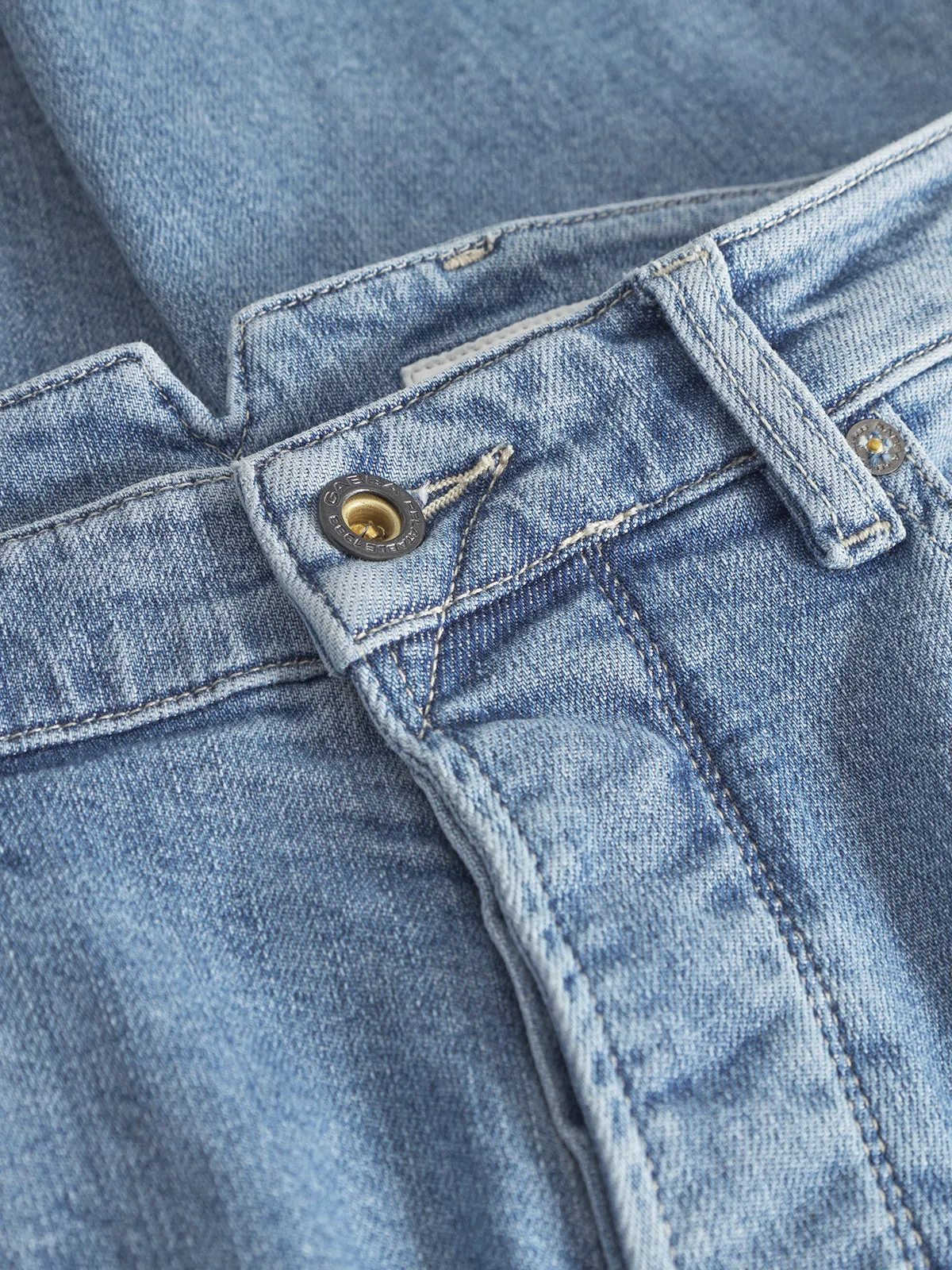 Alex Foursix Limited - Lt. Blue Denim sold by Gabba product image thumbnail 3