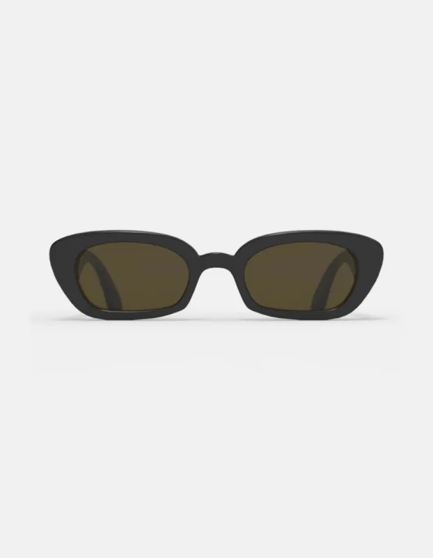 Iris - Black made by Han Kjøbenhavn
