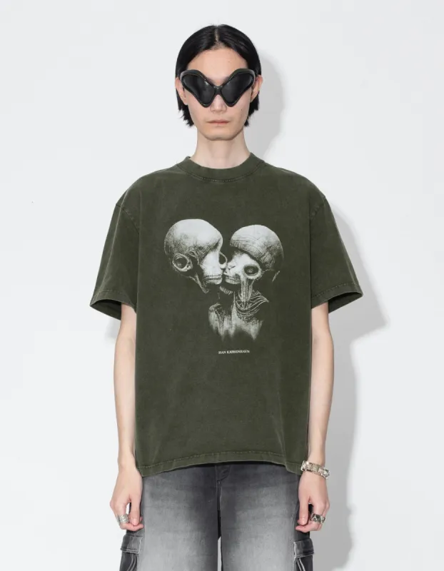 Aliens Kissing Boxy S/S Tee sold by Han Kjøbenhavn