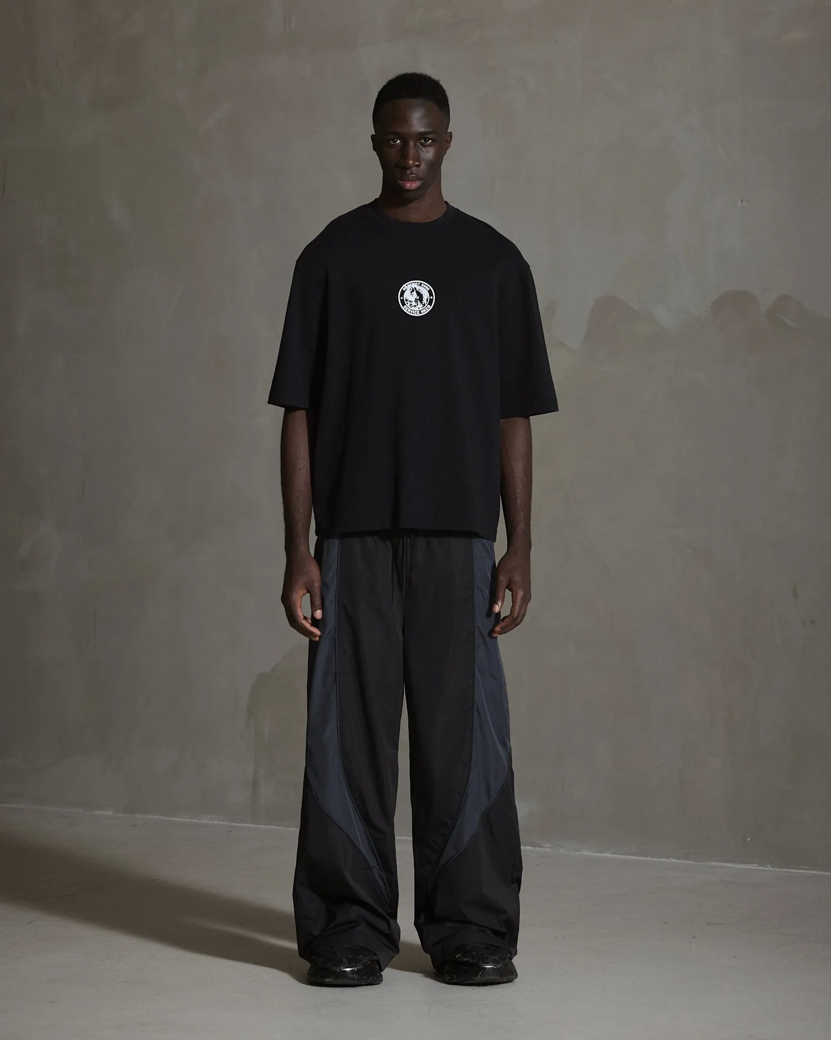 Officer Printed Oversized Tee - Anthracite Black sold by Han Kjøbenhavn