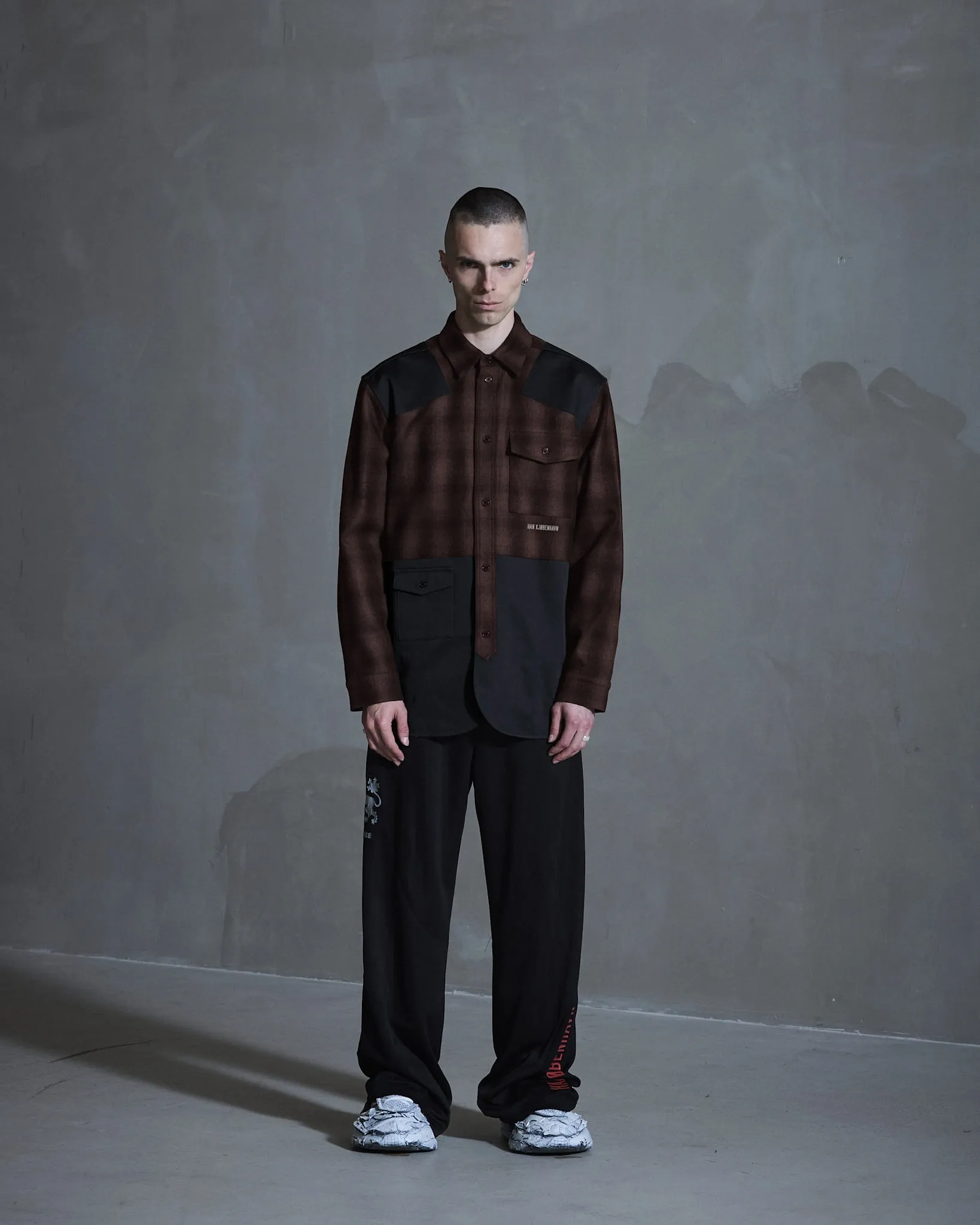 Patch Army Shirt - Dark Brown sold by Han Kjøbenhavn