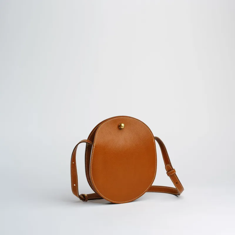 Eggi in Leather Brown made by LINDQUIST