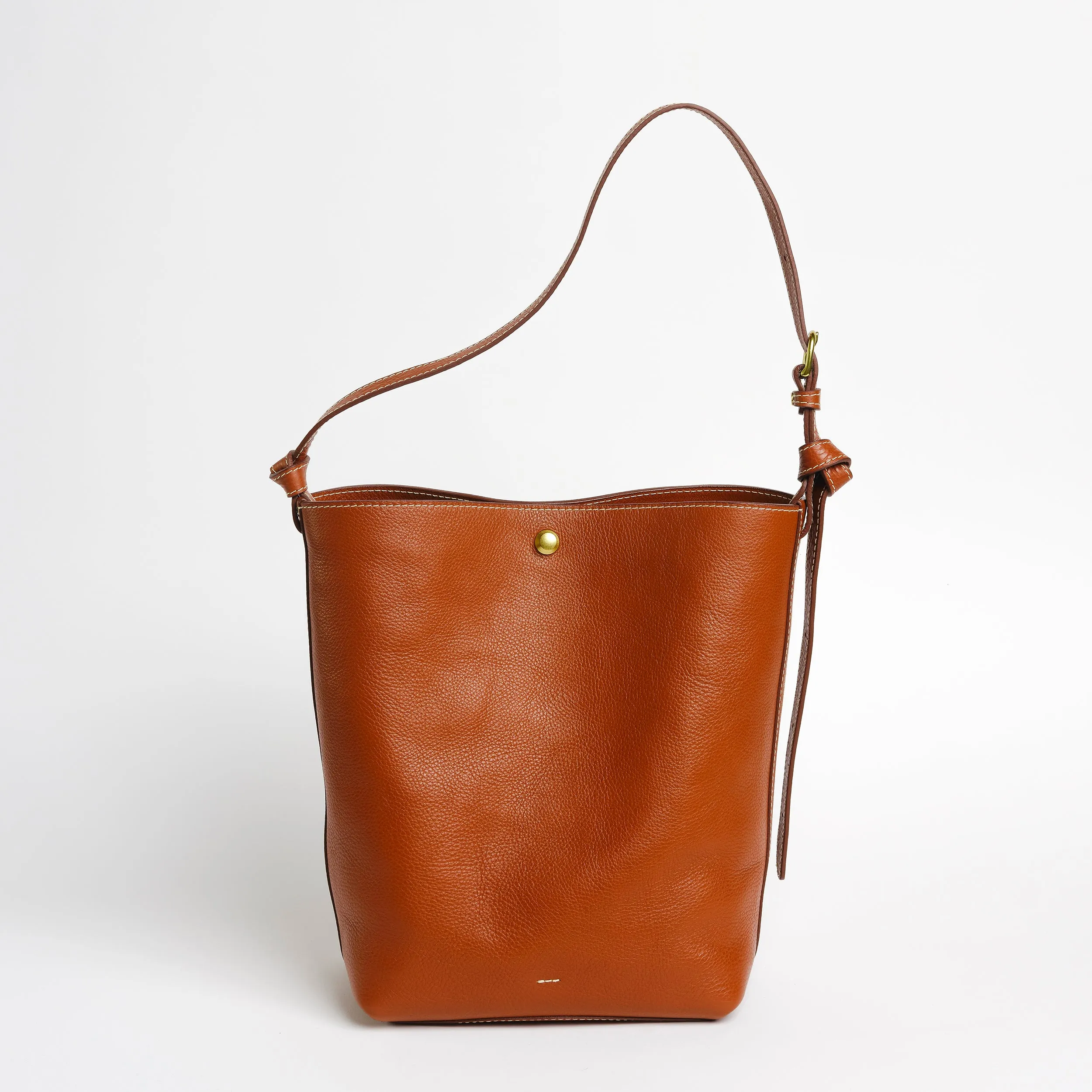 Lee in Leather Brown sold by LINDQUIST