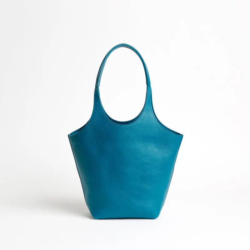 Big Ama in River sold by LINDQUIST