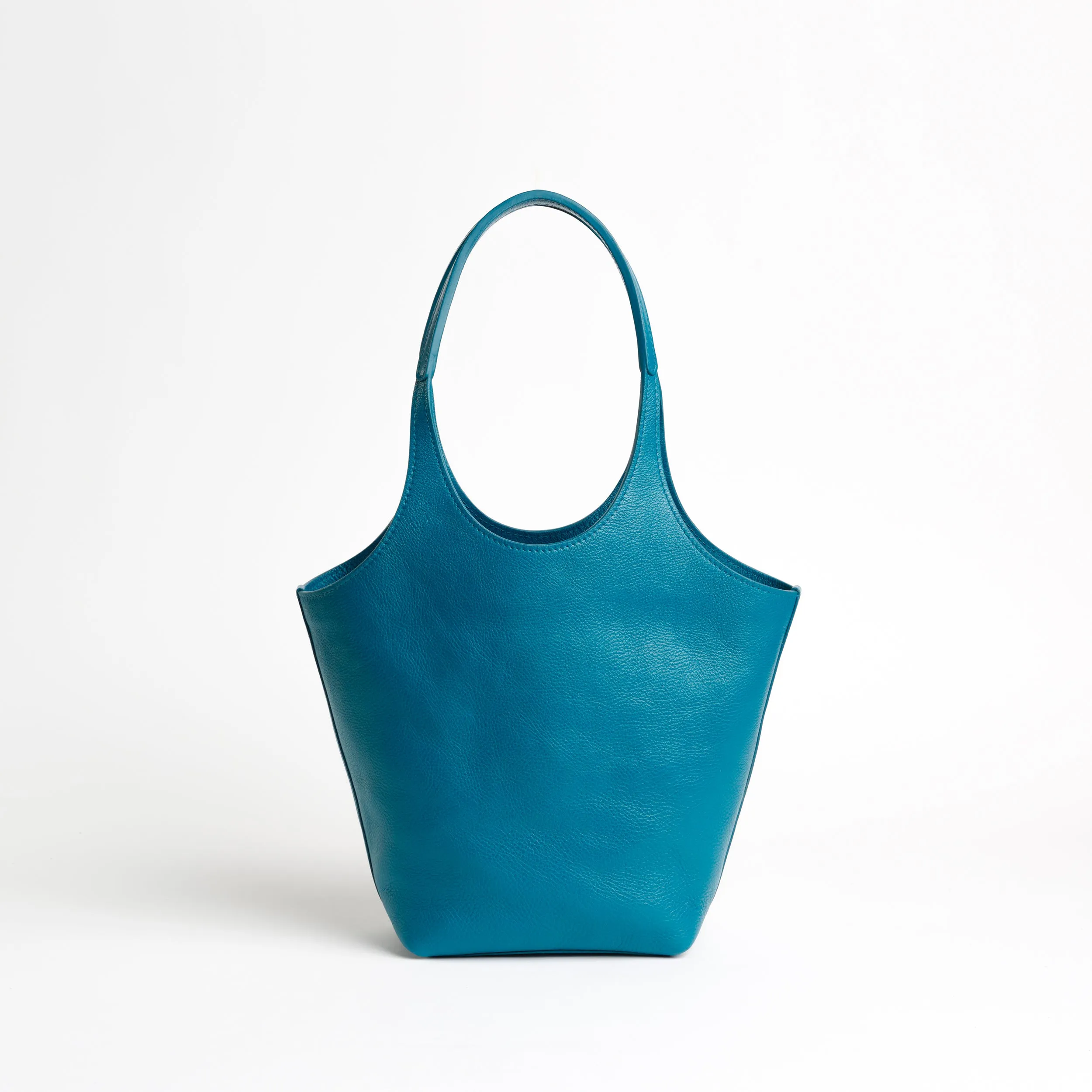 Big Ama in River sold by LINDQUIST