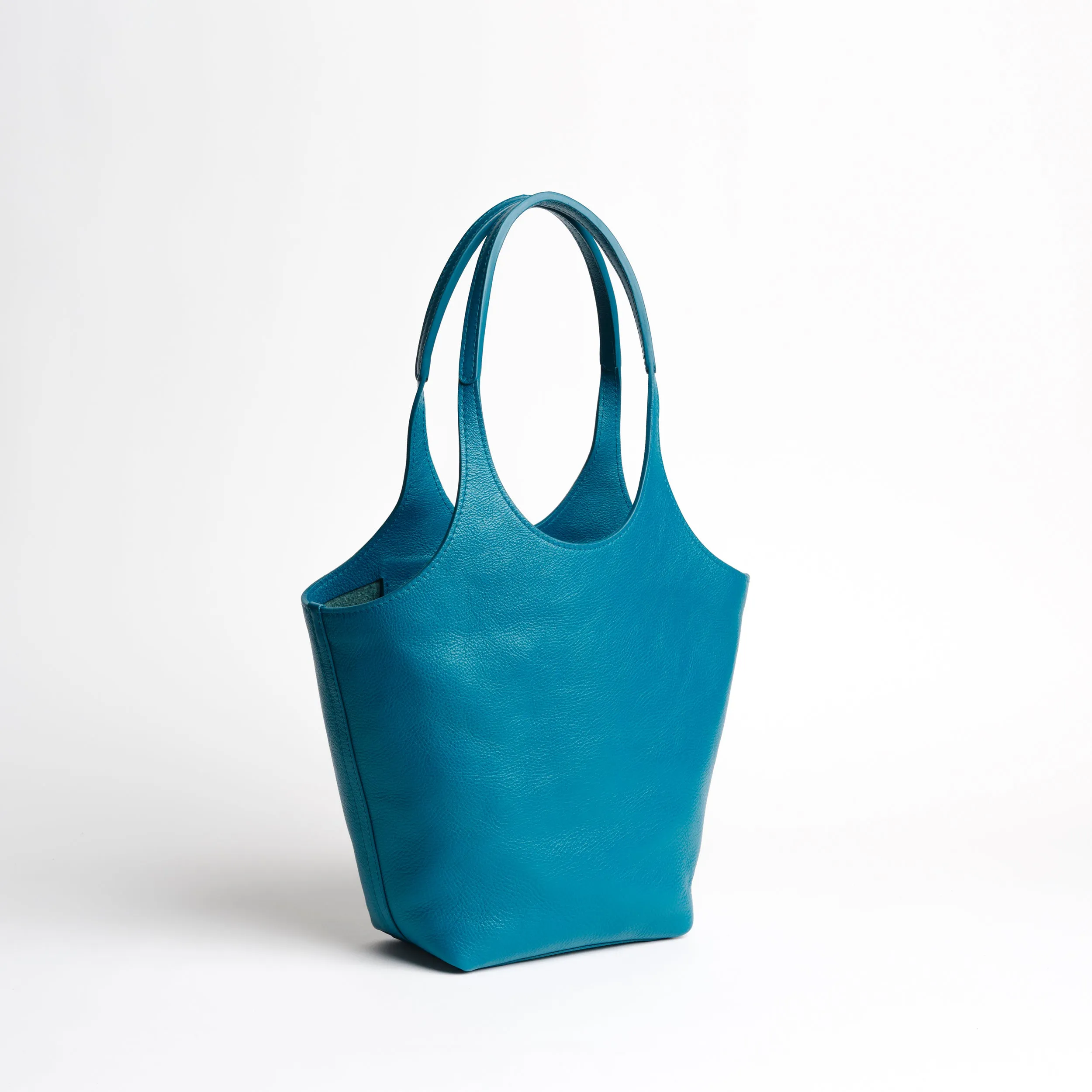 Big Ama in River sold by LINDQUIST product image thumbnail 2