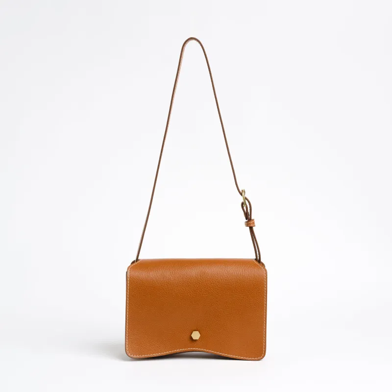 Val in Leather Brown made by LINDQUIST