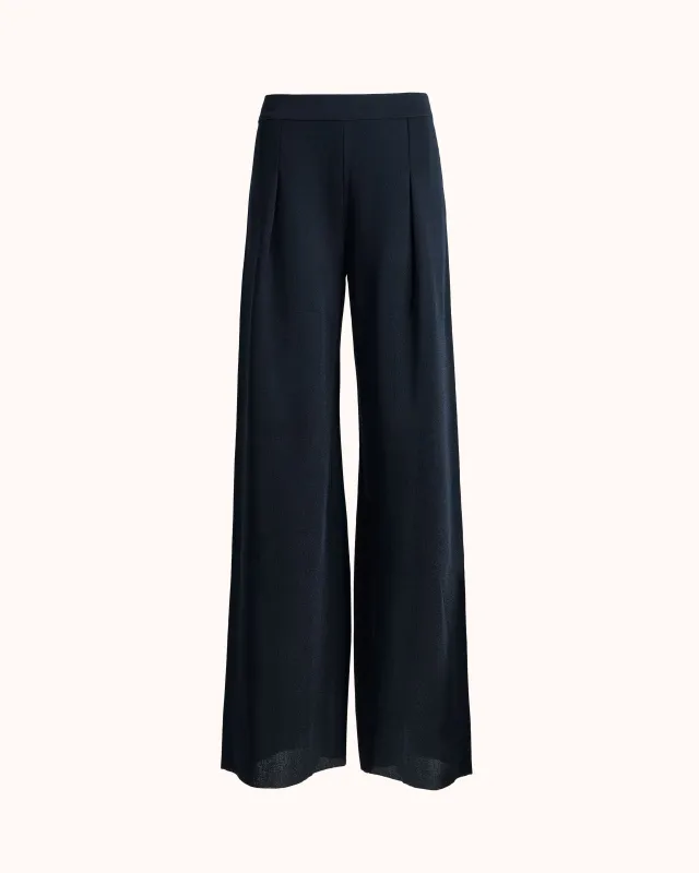Slinky Gene Pant in Navy made by High Sport